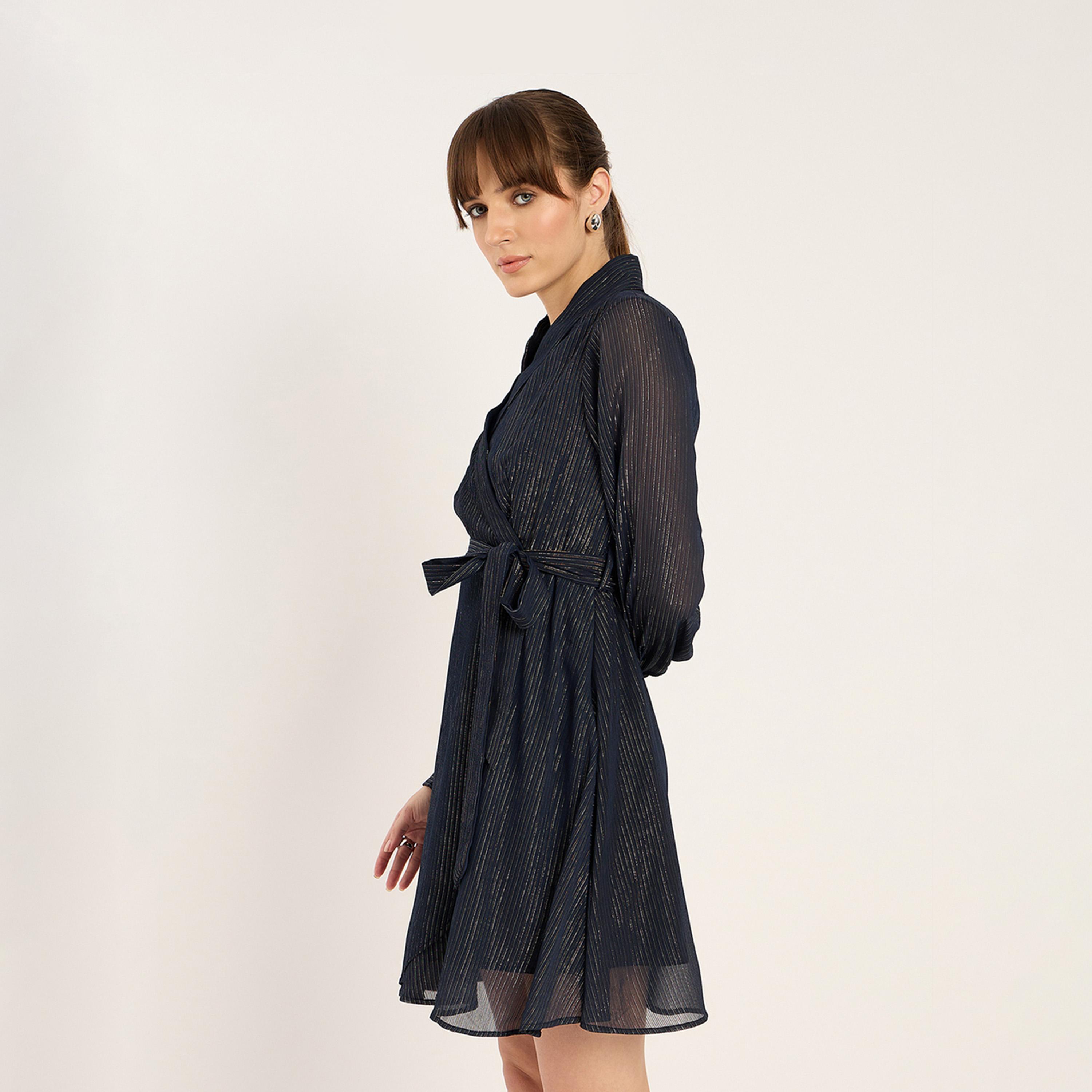 فيميلا × ستايلي - فستان قصير ملفوف بفتحة رقبة على شكل V مع رباط على الخصر-women-clothing-dresses-image-3