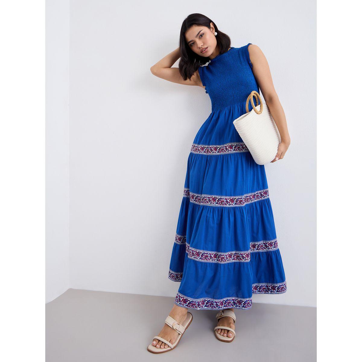 فستان طويل بتفاصيل مُطرّزة وبارزة الملمس-women-clothing-dresses-image-1