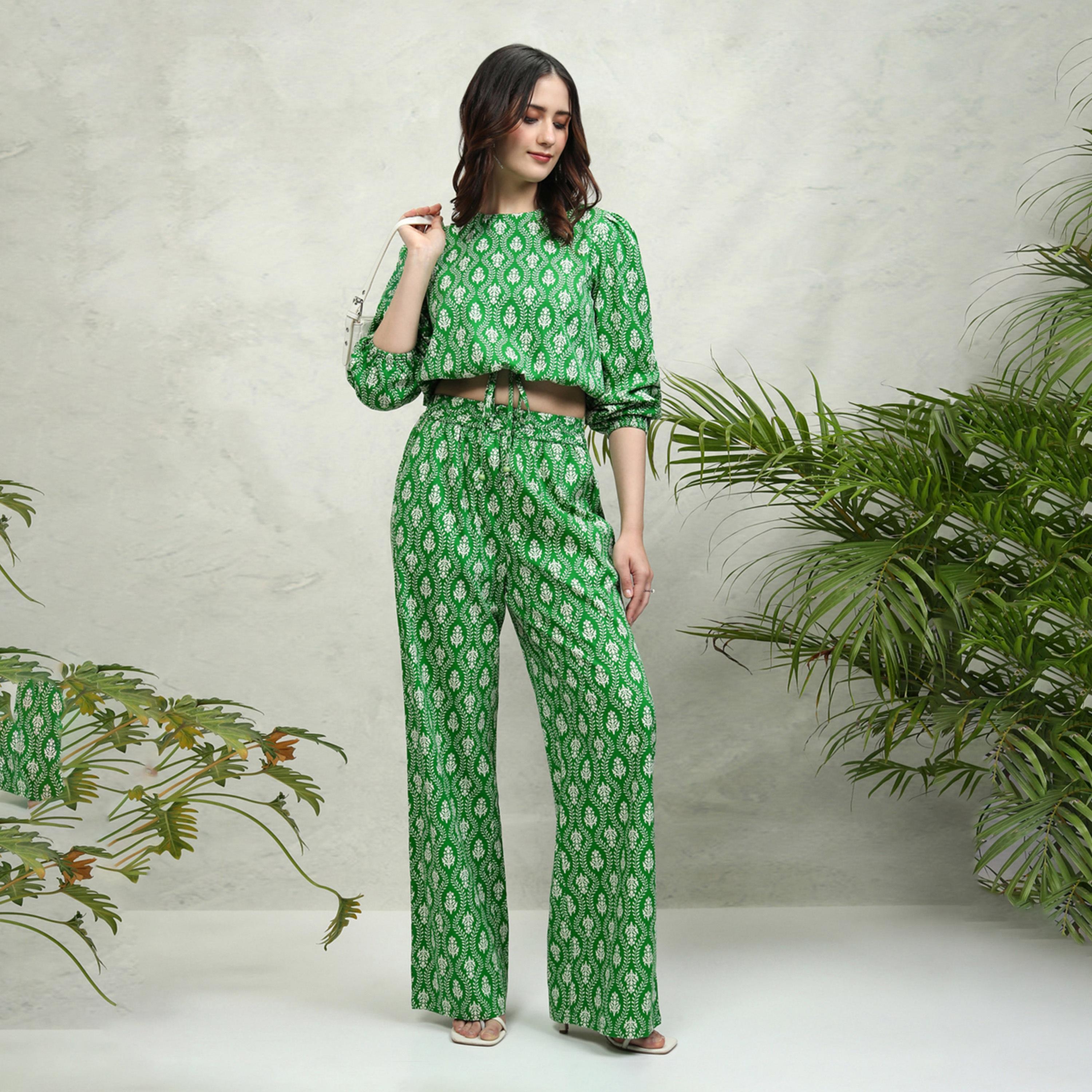 طوكيو توكيز - طقم بلوزة قصيرة بأكمام منفوخة ورقبة دائرية مع بنطال-women-clothing-coordsets-image-1