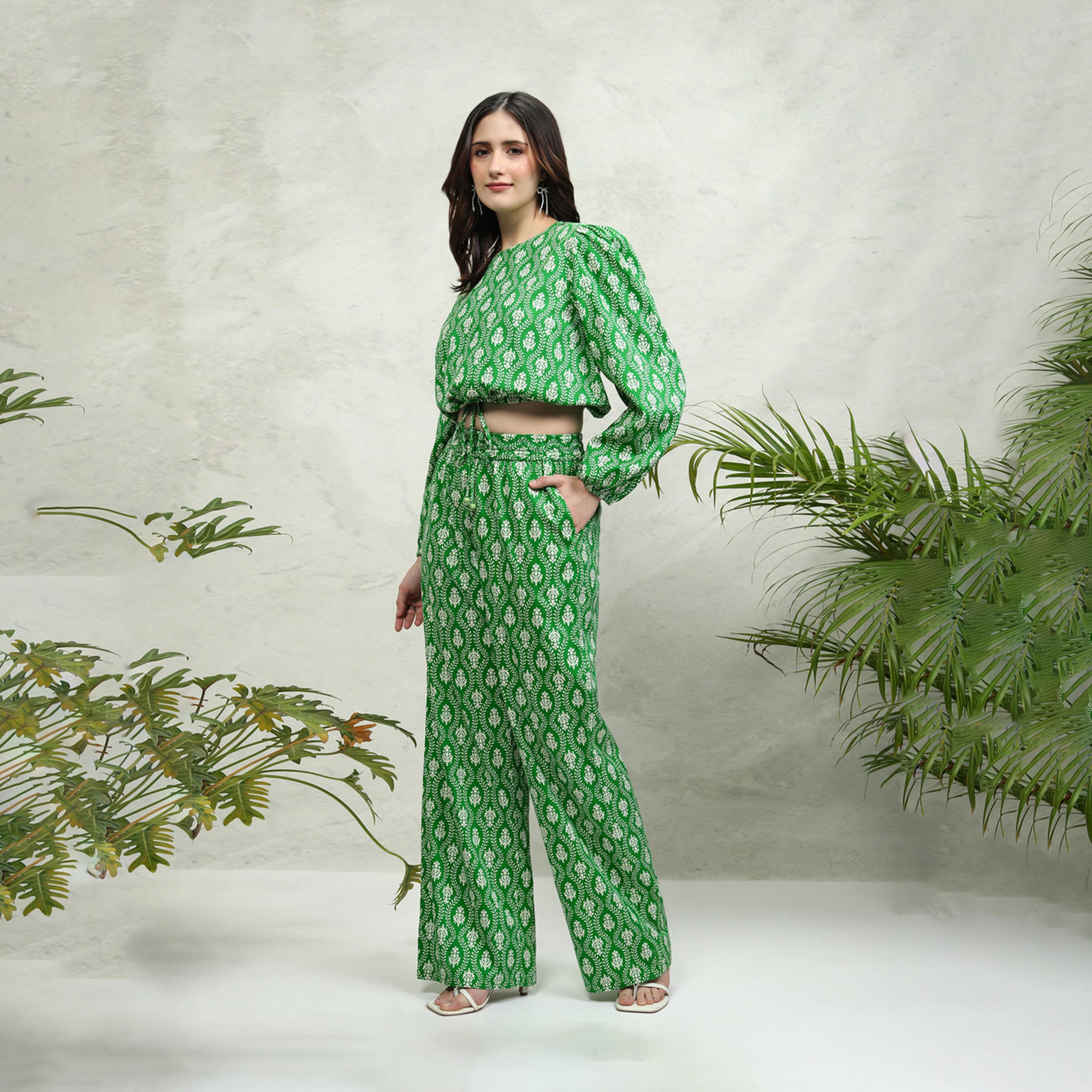 طوكيو توكيز - طقم بلوزة قصيرة بأكمام منفوخة ورقبة دائرية مع بنطال-women-clothing-coordsets-image-3