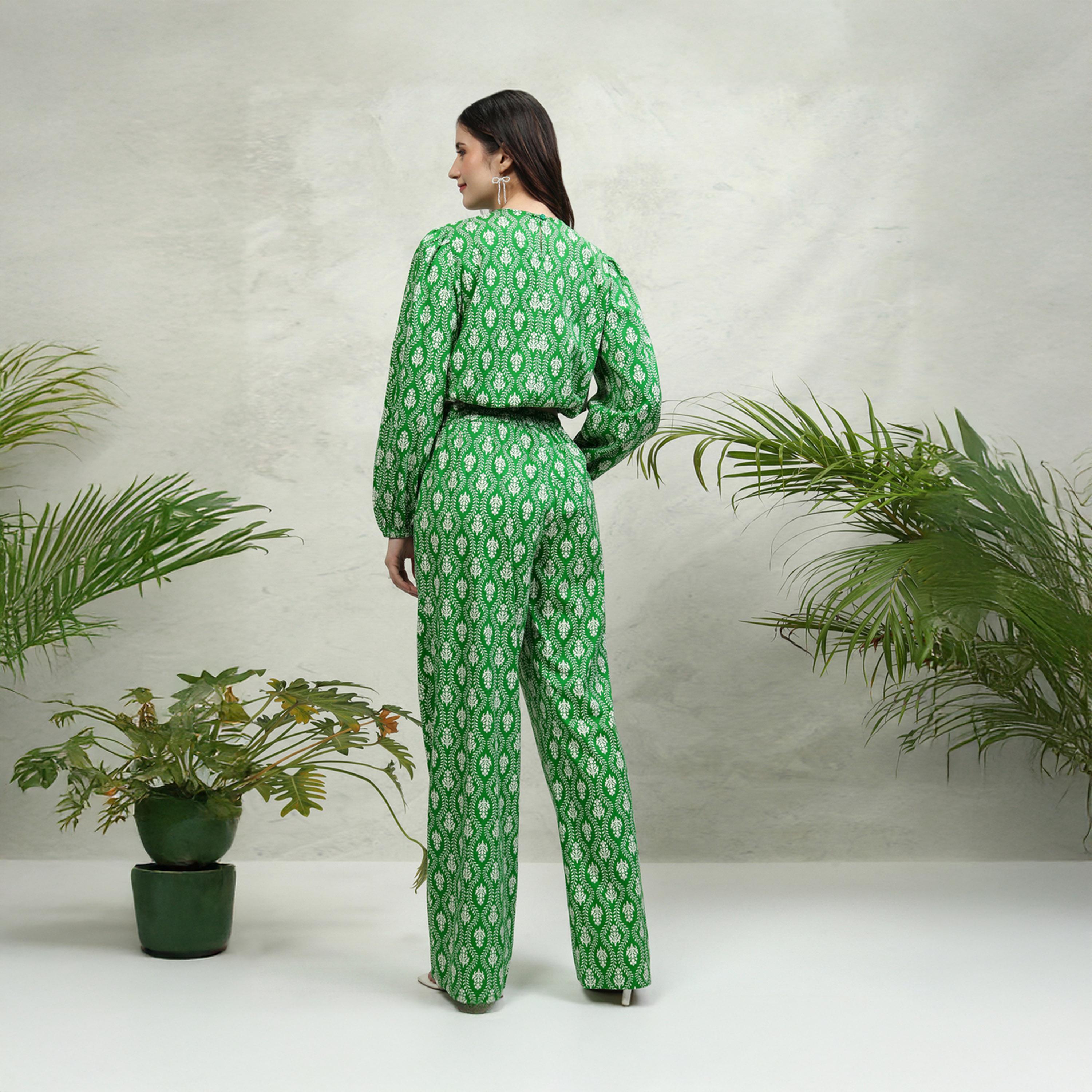 طوكيو توكيز - طقم بلوزة قصيرة بأكمام منفوخة ورقبة دائرية مع بنطال-women-clothing-coordsets-image-5