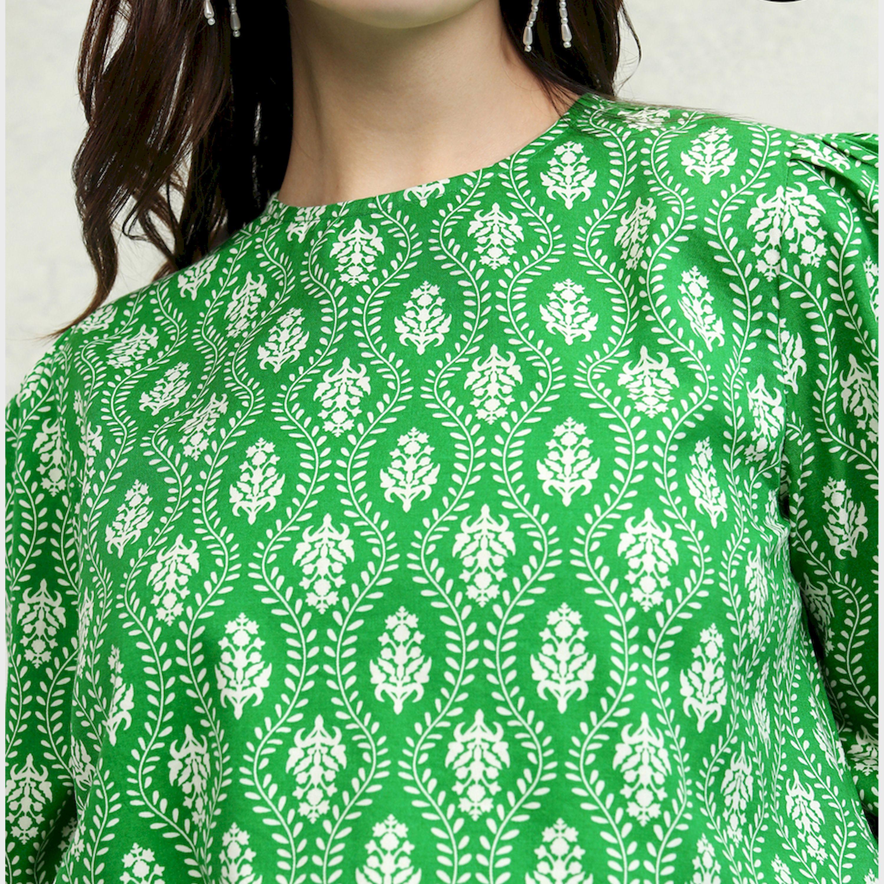 طوكيو توكيز - طقم بلوزة قصيرة بأكمام منفوخة ورقبة دائرية مع بنطال-women-clothing-coordsets-image-6