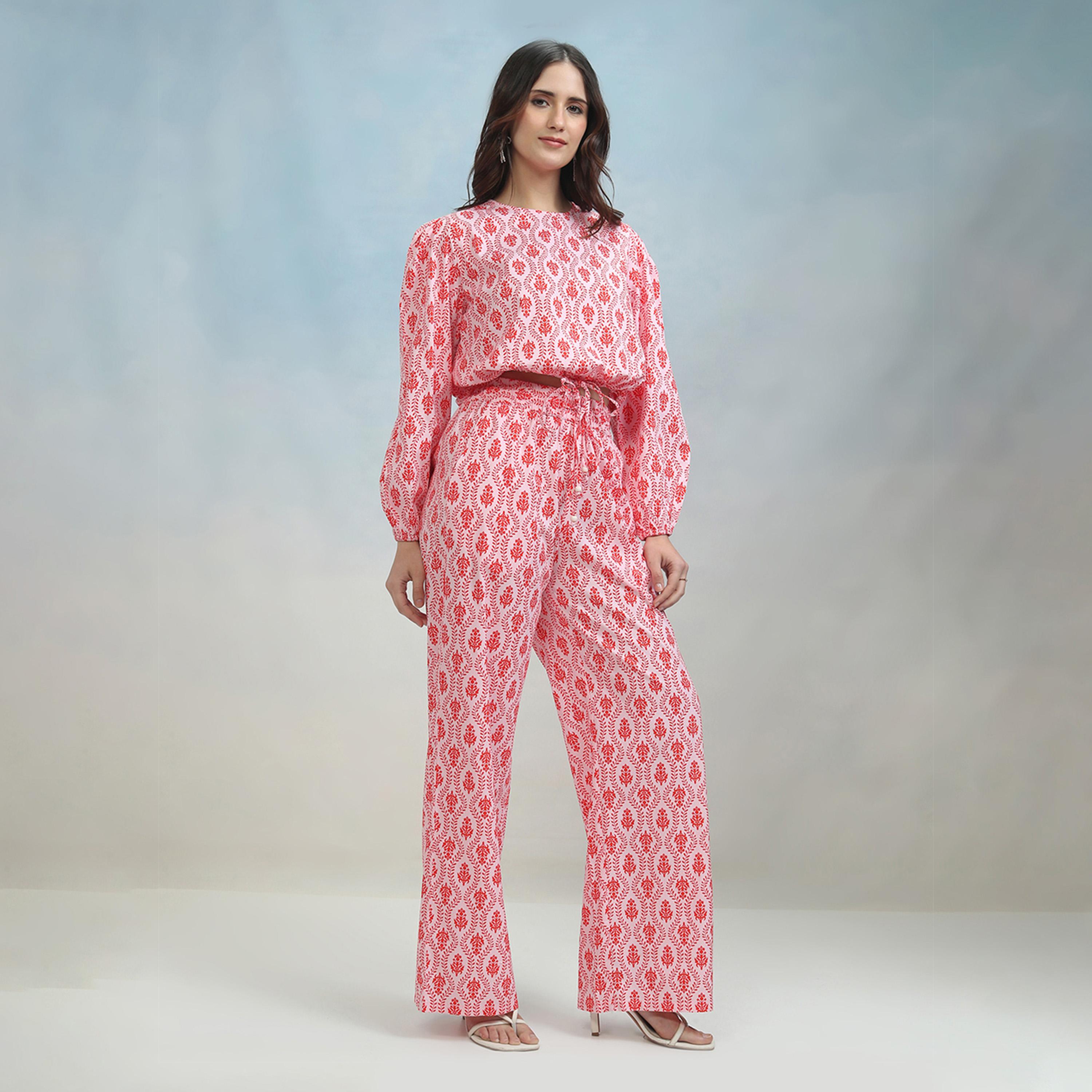 طوكيو توكيز - بلوزة قصيرة مطبوعة برقبة دائرية مع بنطال مرتفع الخصر-women-clothing-coordsets-image-1