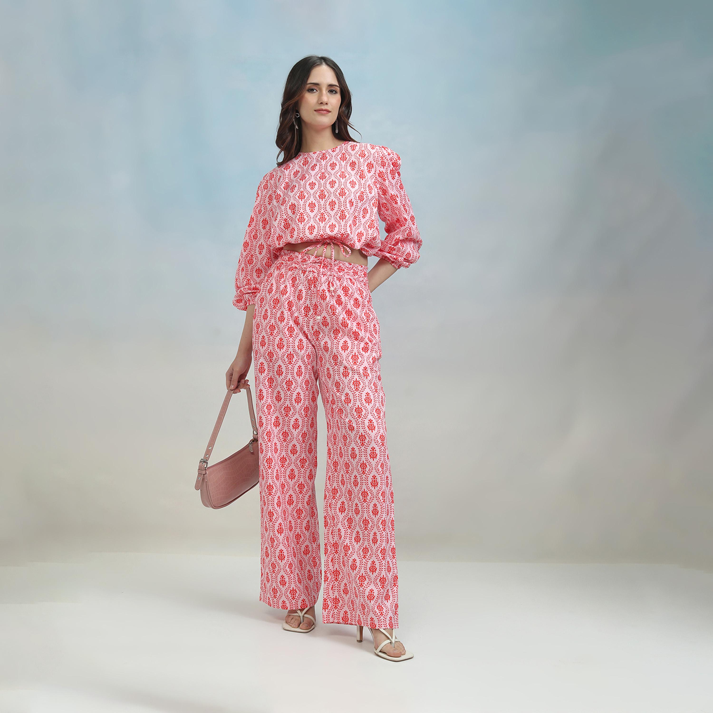 طوكيو توكيز - بلوزة قصيرة مطبوعة برقبة دائرية مع بنطال مرتفع الخصر-women-clothing-coordsets-image-2