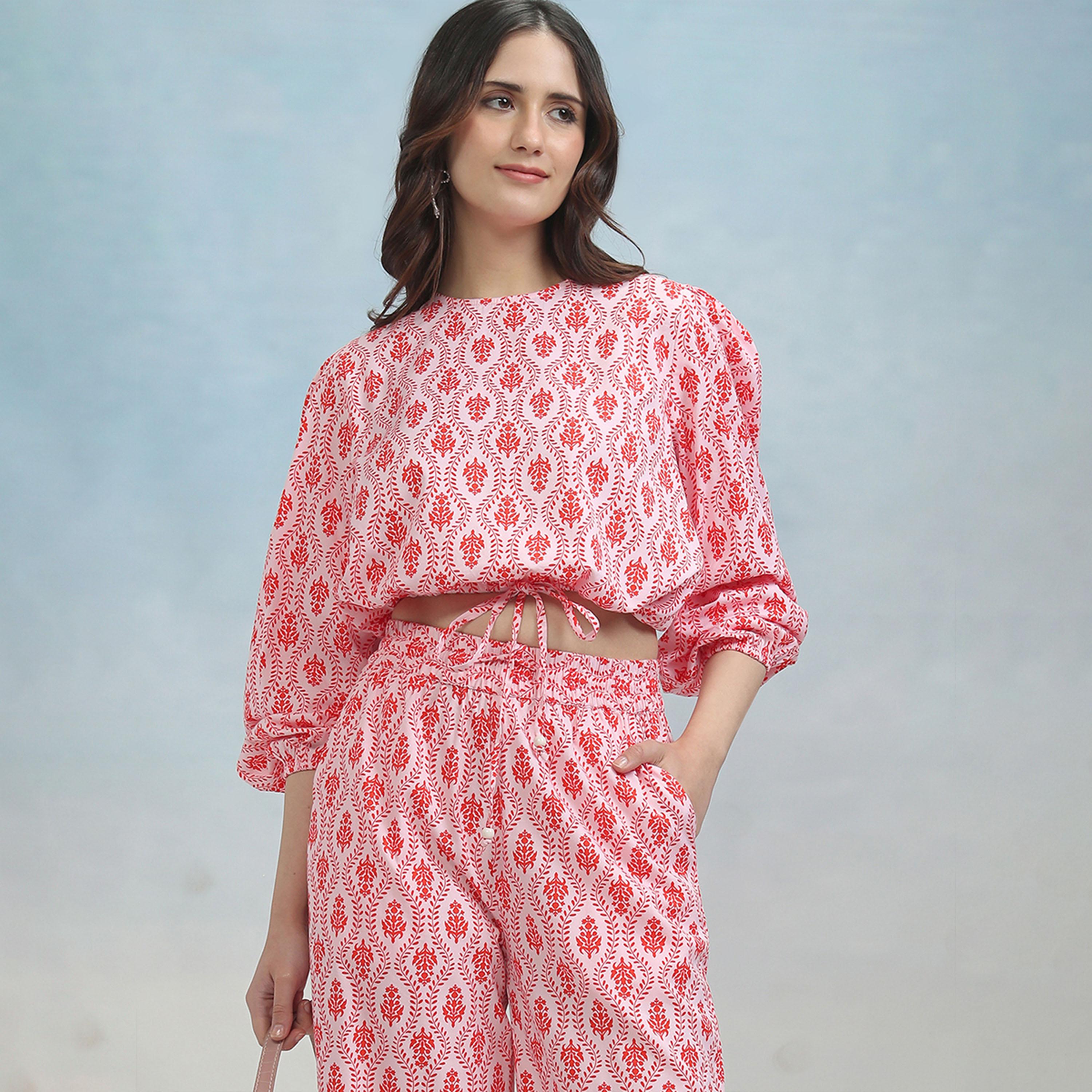 طوكيو توكيز - بلوزة قصيرة مطبوعة برقبة دائرية مع بنطال مرتفع الخصر-women-clothing-coordsets-image-3