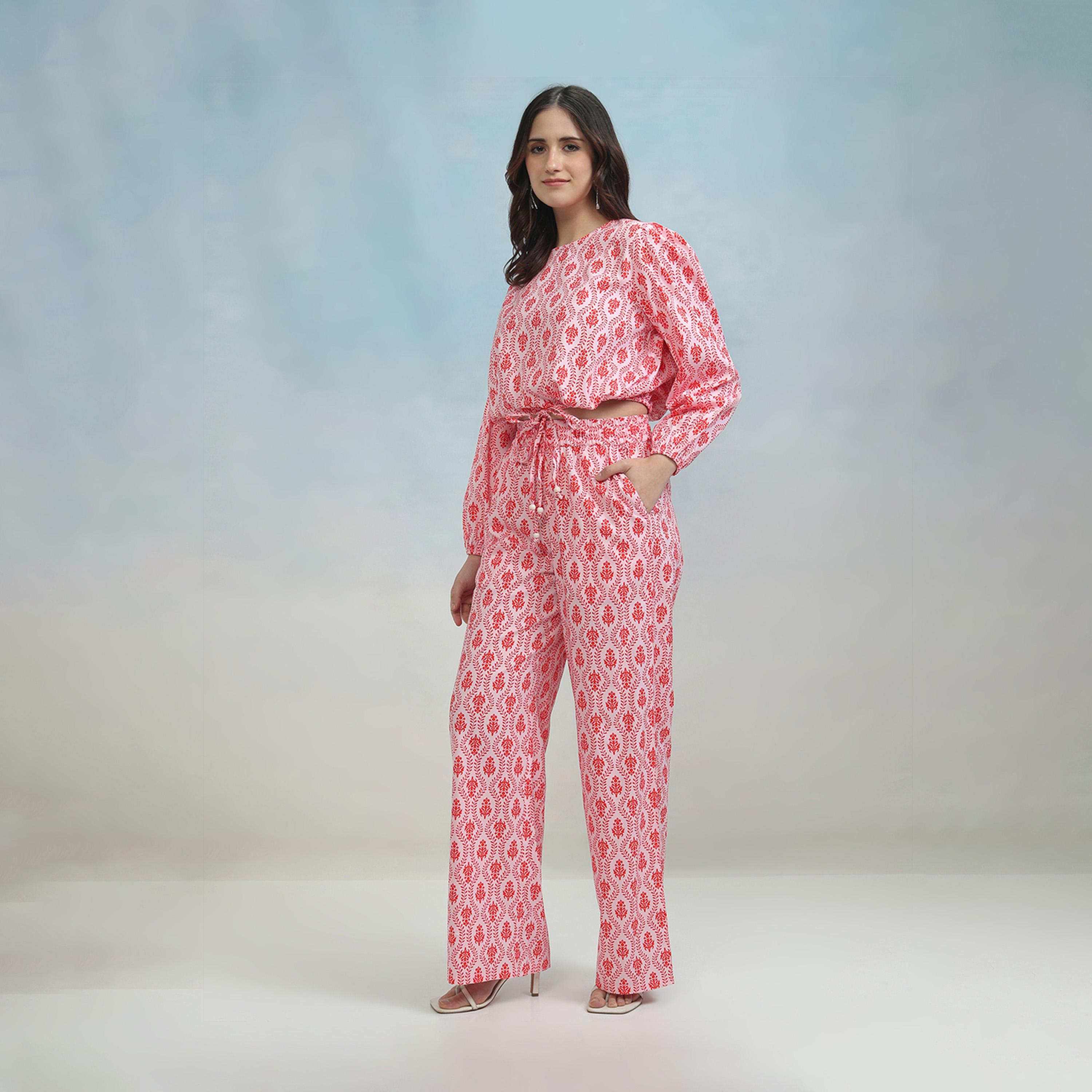 طوكيو توكيز - بلوزة قصيرة مطبوعة برقبة دائرية مع بنطال مرتفع الخصر-women-clothing-coordsets-image-4