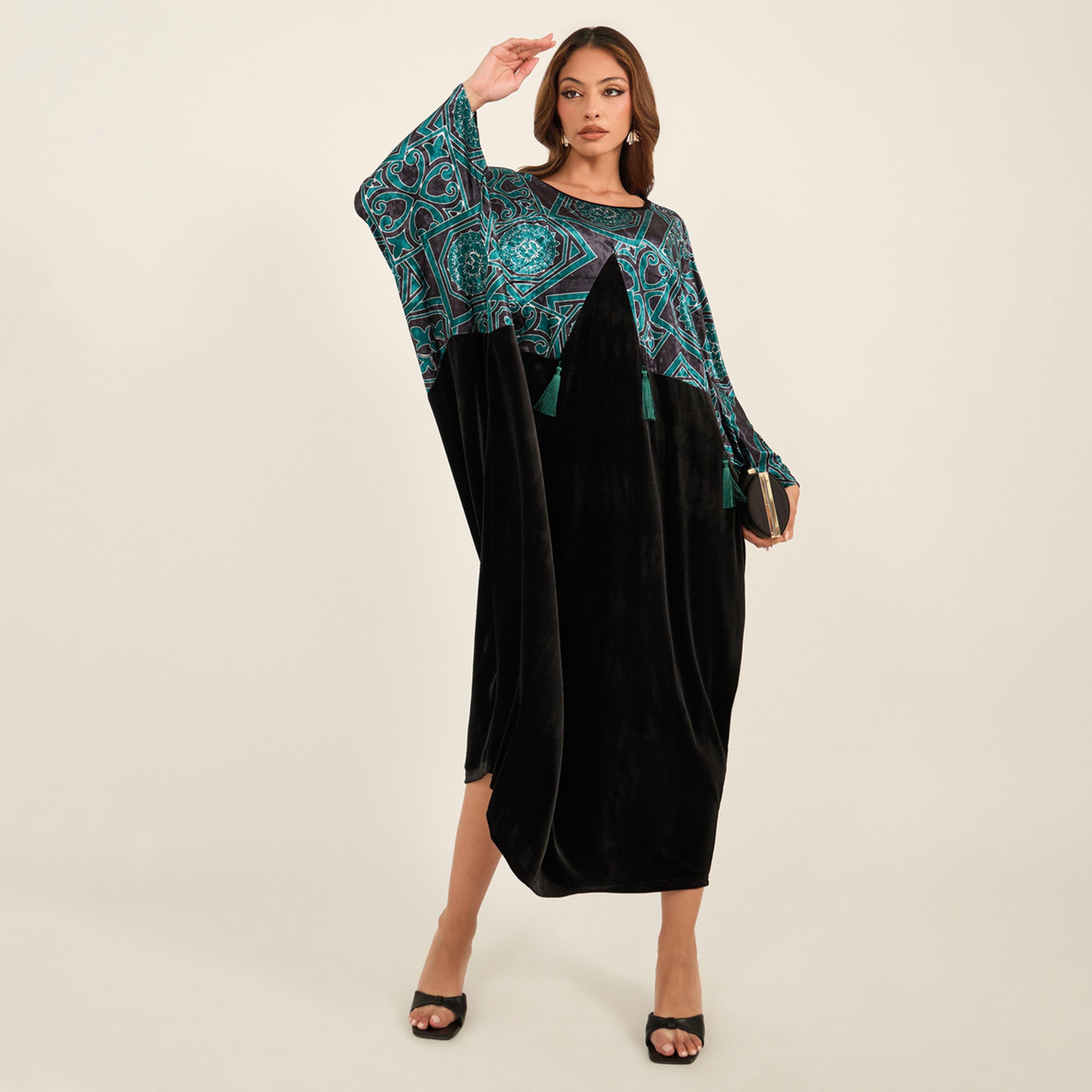 KL X Styli Velvet Look Batwing Sleeve Kaftan With Tassel Detail-women-arabicclothing-kaftan-image-1