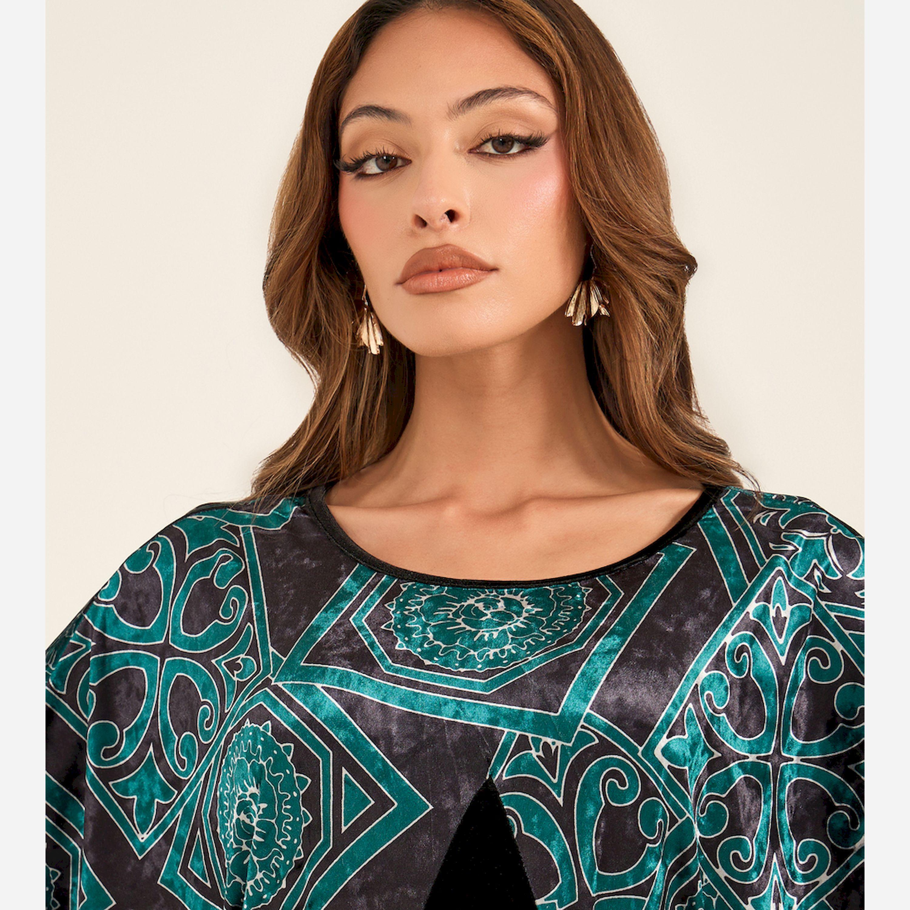 KL X Styli Velvet Look Batwing Sleeve Kaftan With Tassel Detail-women-arabicclothing-kaftan-image-4