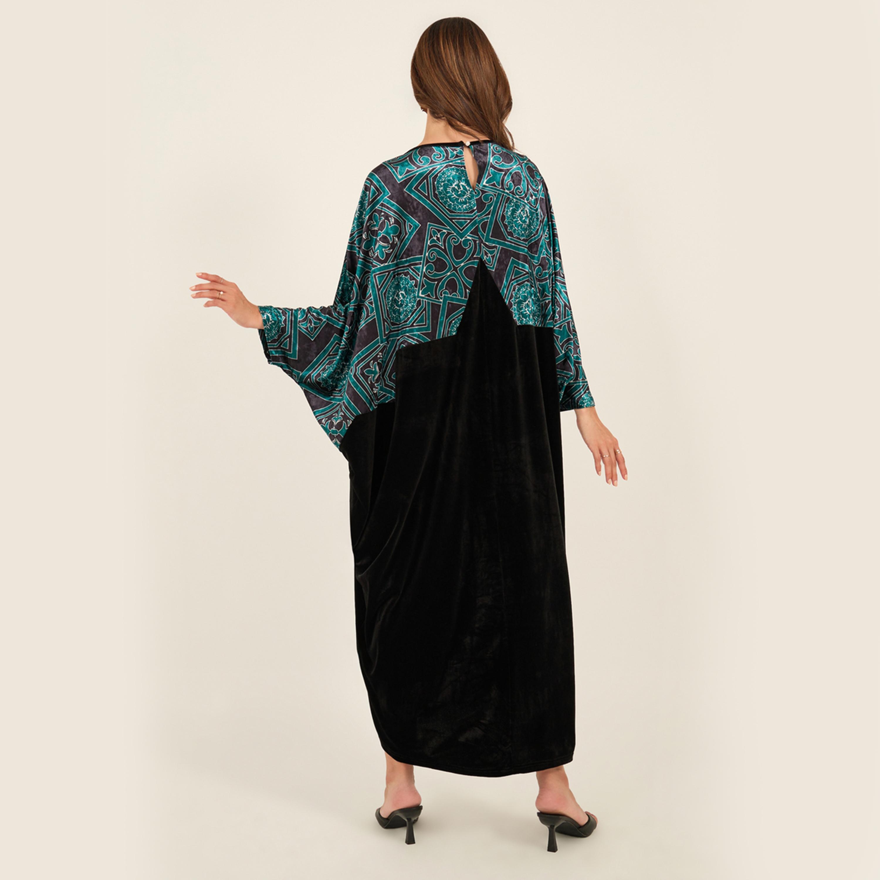KL X Styli Velvet Look Batwing Sleeve Kaftan With Tassel Detail-women-arabicclothing-kaftan-image-5