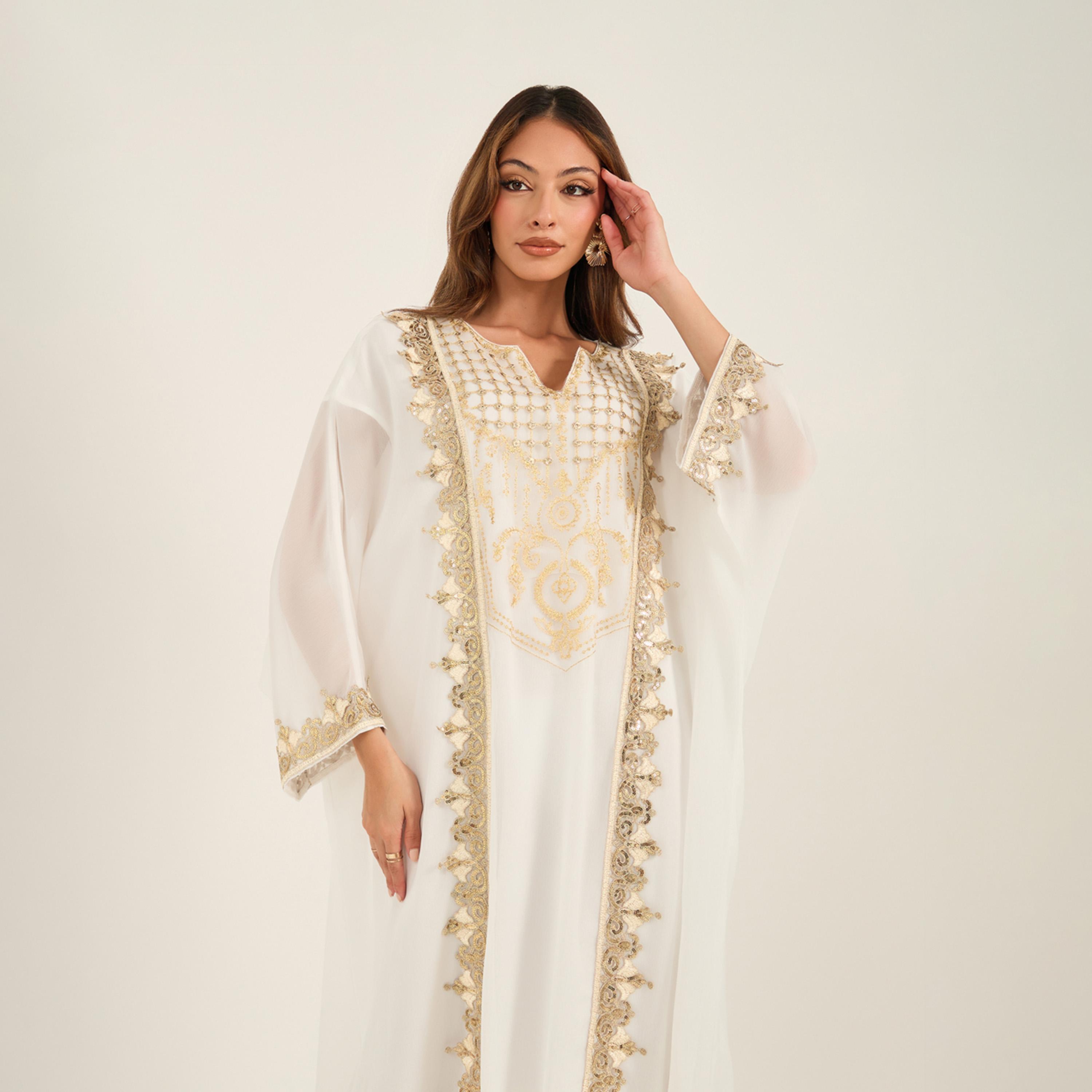 كي ال × ستايلي - جلابية مزينة بتفاصيل الدانتيل المطرزة بفتحة رقبة-women-arabicclothing-kaftan-image-3