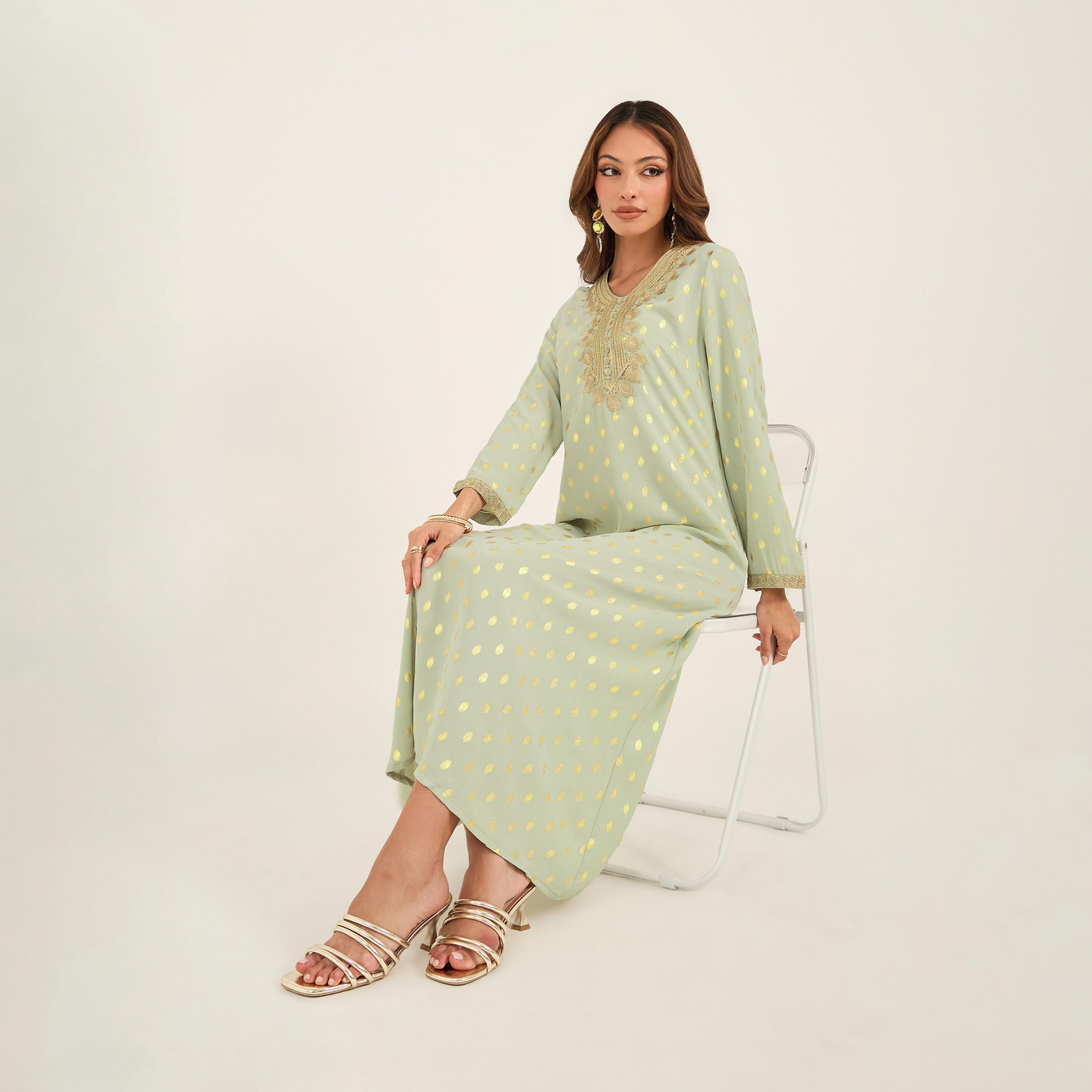 كي ال × ستايلي - قفطان بطبعة فويل مع تفاصيل دانتيل ورقبة دائرية-women-arabicclothing-jalabiyas-image-1