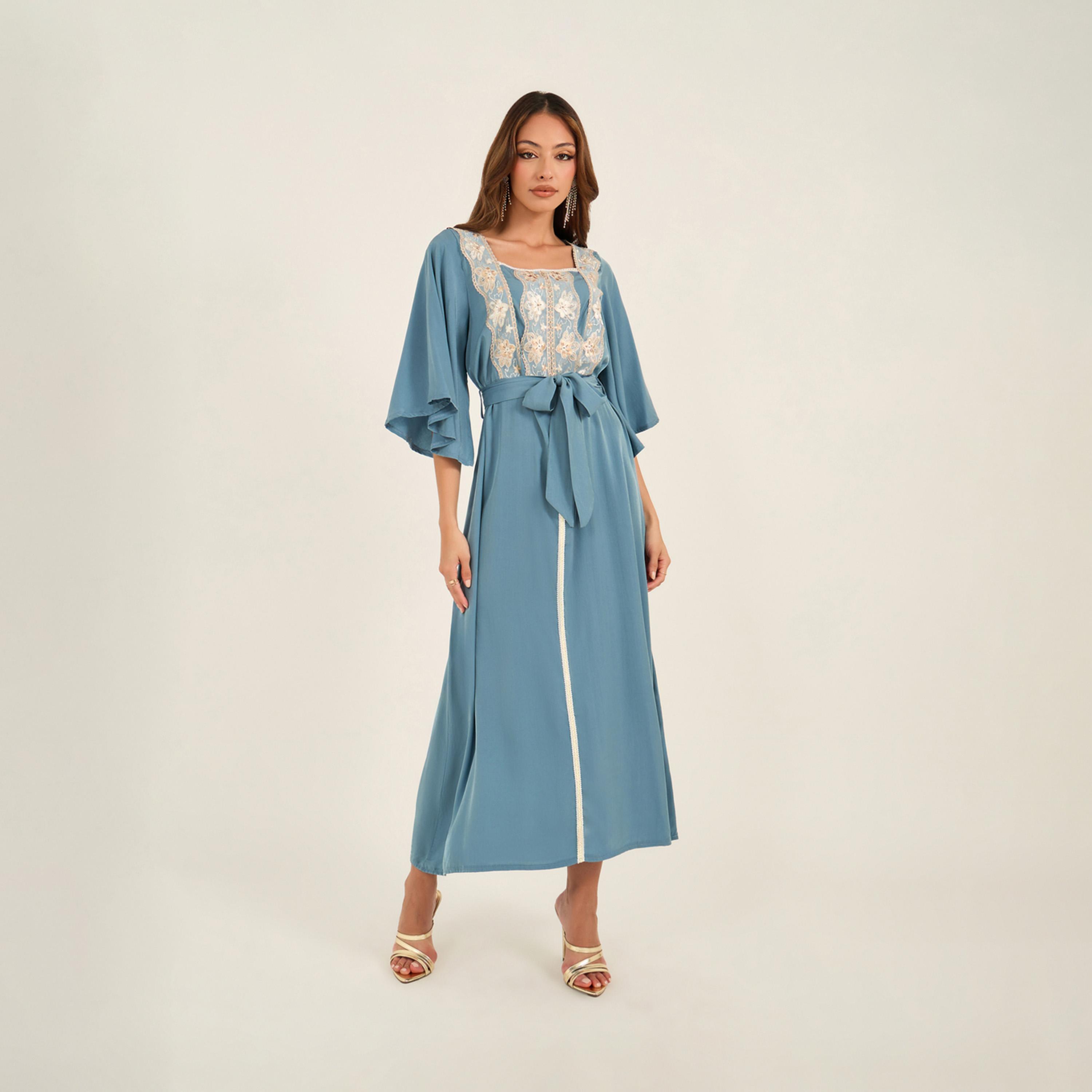 كي ال × ستايلي - جلابية ذات رقبة مربعة ومزينة بتطريز من الدانتيل-women-arabicclothing-jalabiyas-image-1