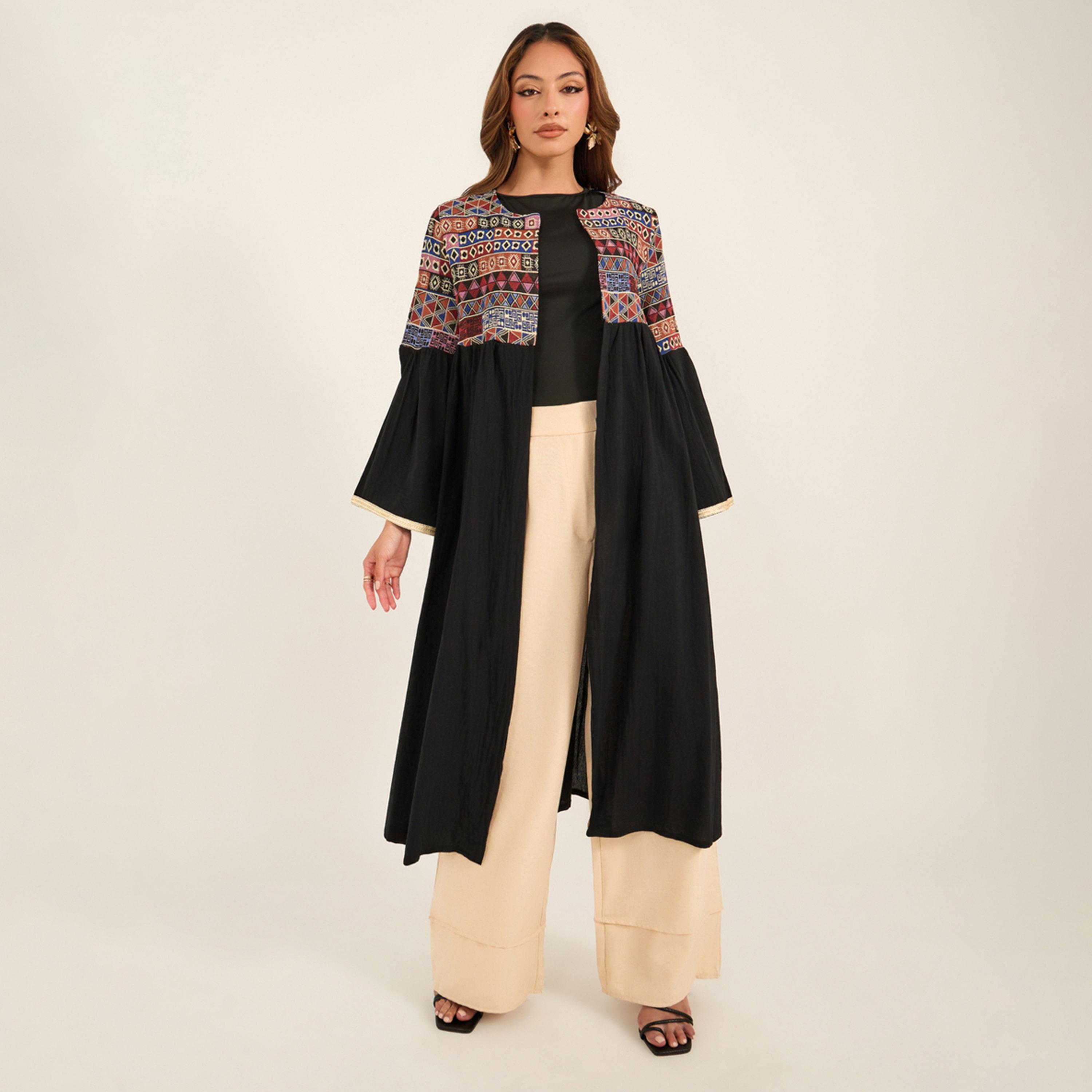 كيمونو بتفاصيل مُطرزة مع قصة عادية-women-arabicclothing-abayas-image-1
