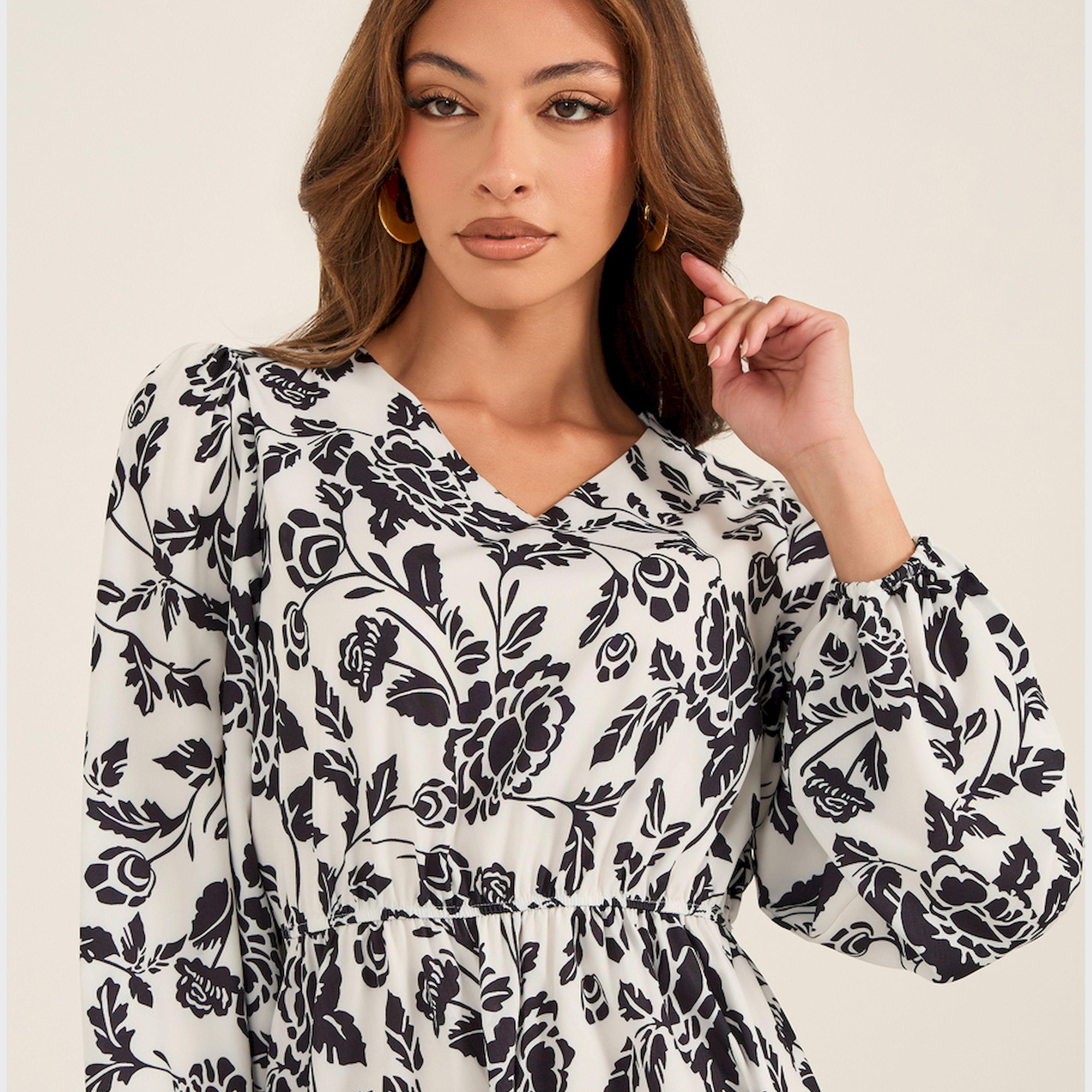 كي ال × ستايلي - فستان متوسط الطول بطبعة زهور وفتحة رقبة على شكل V وحاشية مكشكشة-women-clothing-dresses-image-4