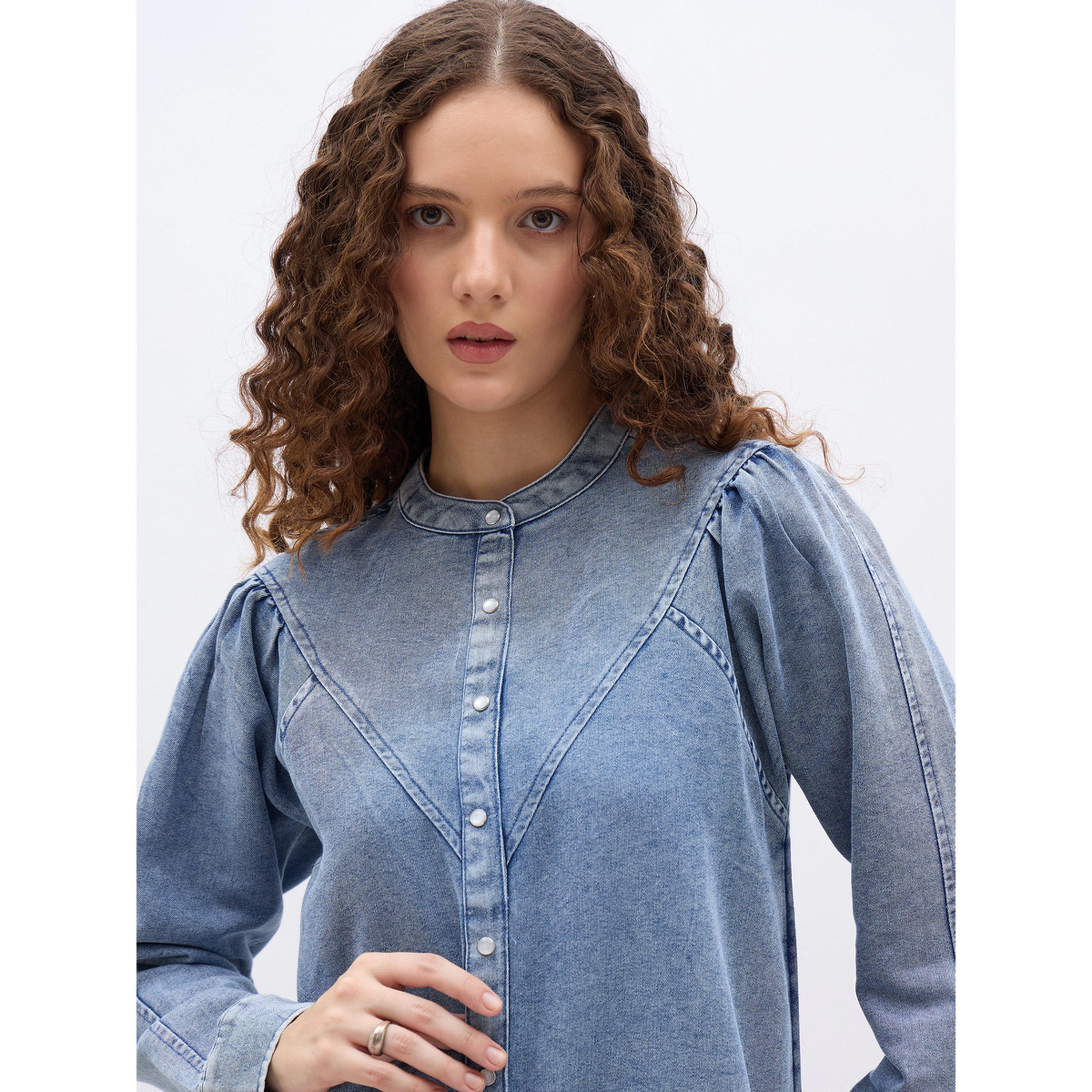 قميص دنيم بقصة عادية للنساء-women-clothing-shirtsandblouses-shirts-image-4