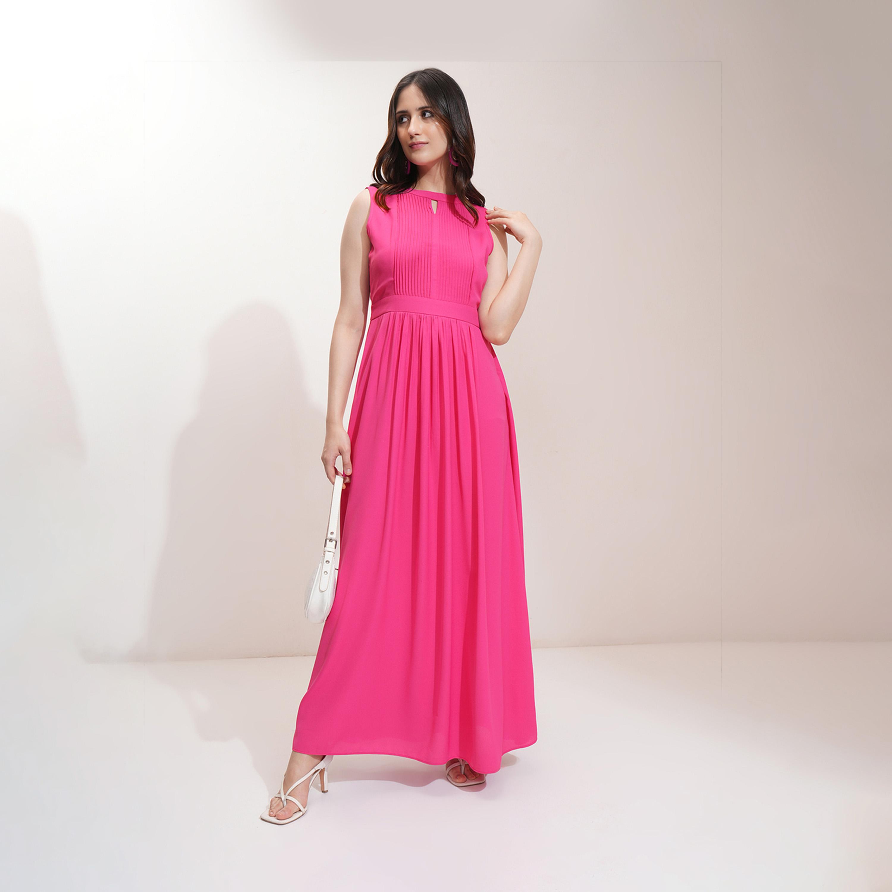 Tokyo Talkies X Styli Solid Keyhole Neck Pleated A-Line Maxi Dress-women-clothing-dresses-image-2
