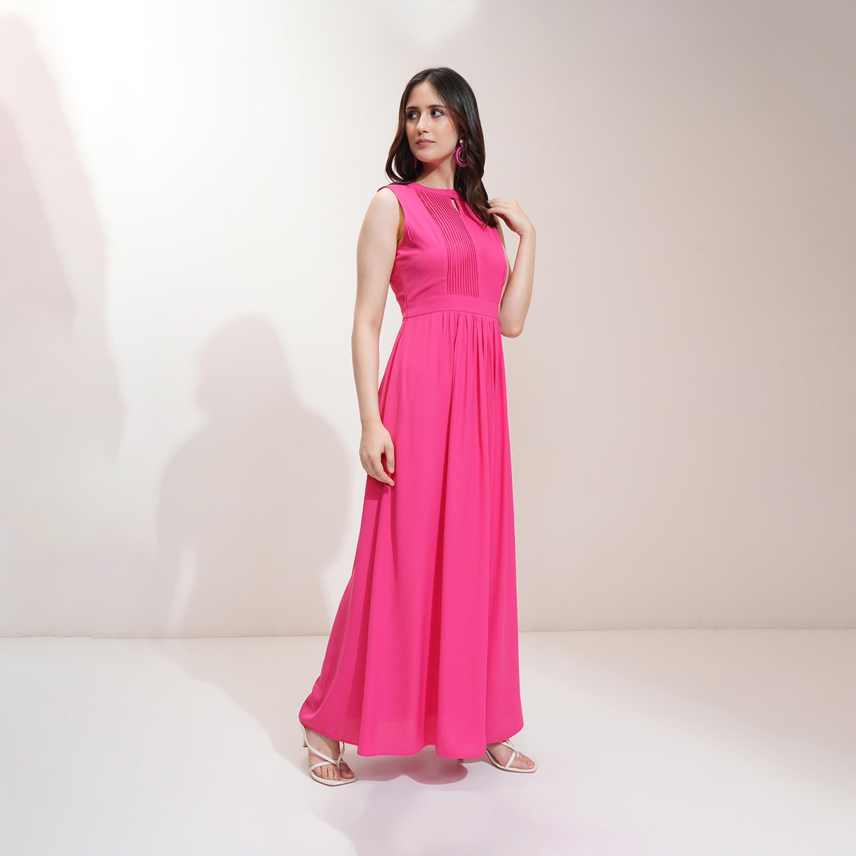 Tokyo Talkies X Styli Solid Keyhole Neck Pleated A-Line Maxi Dress-women-clothing-dresses-image-3
