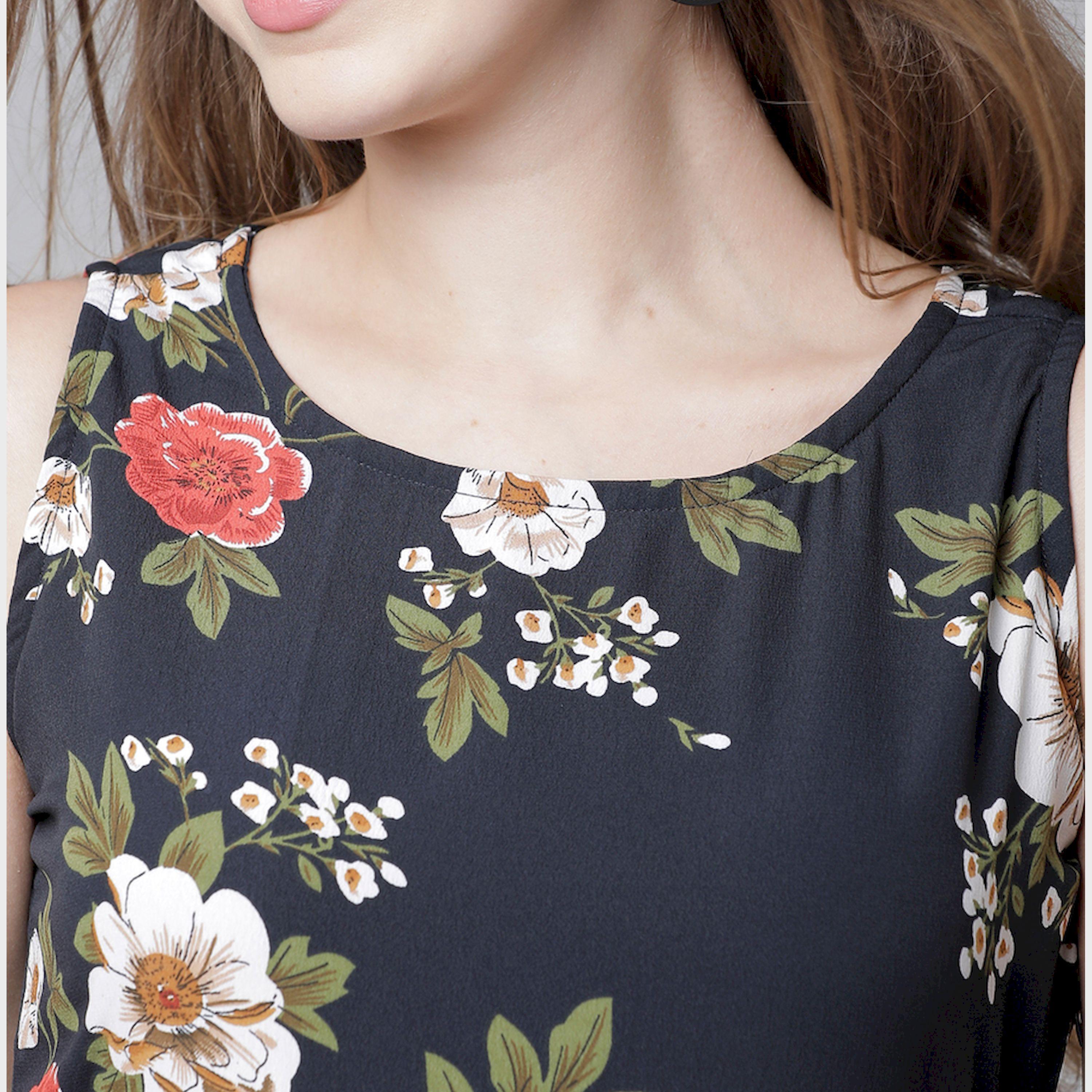 طوكيو توكيز - فستان ماكسي بدون أكمام بطبعة زهور كاملة مع تفاصيل رباط على الخصر-women-clothing-dresses-image-5