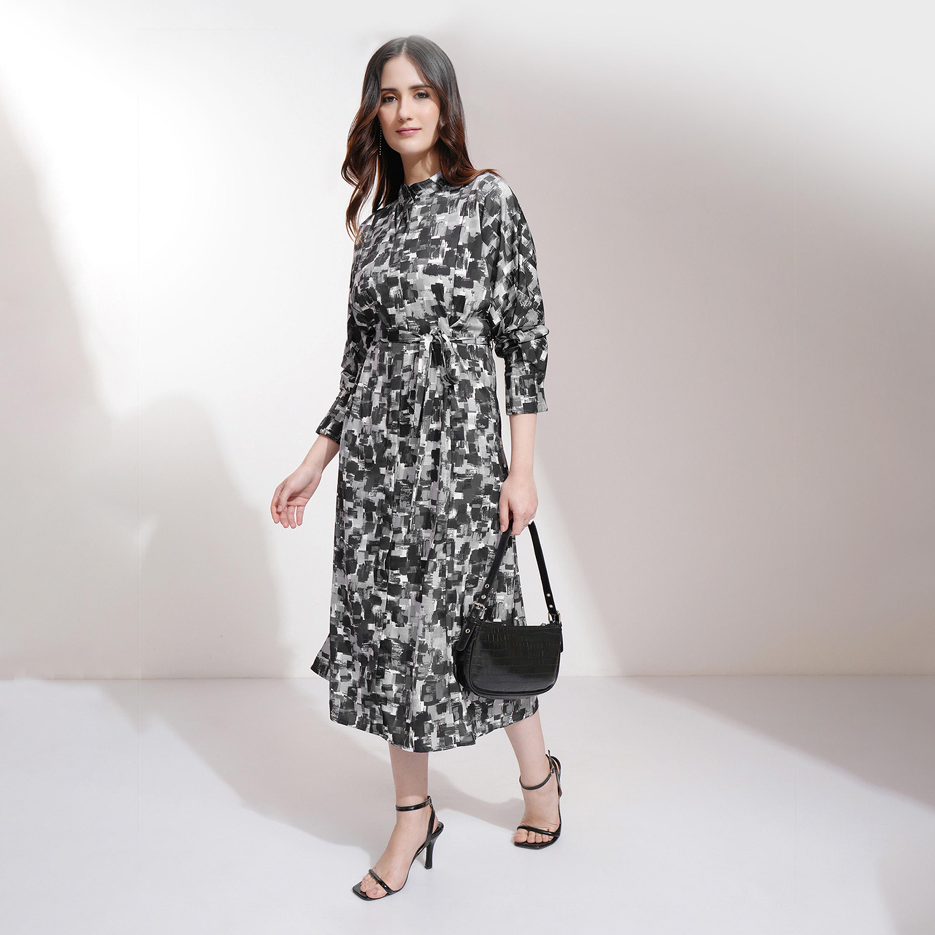 طوكيو توكيز - فستان متوسط الطول بأكمام أجنحة الخفاش وطبعة كاملة-women-clothing-dresses-image-1
