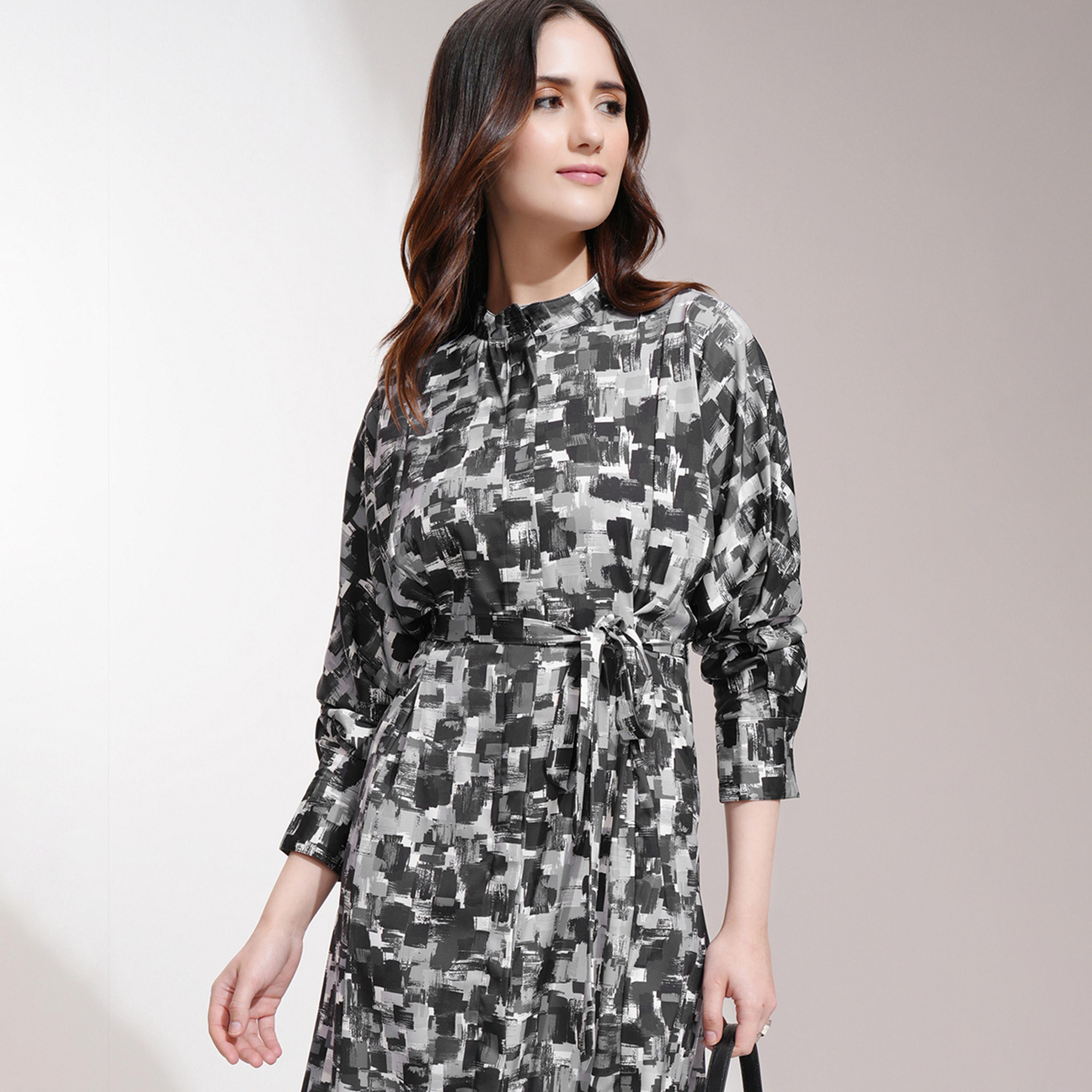 Tokyo Talkies X Styli All-Over Print Batwing Sleeve A-Line Midi Dress-women-clothing-dresses-image-5