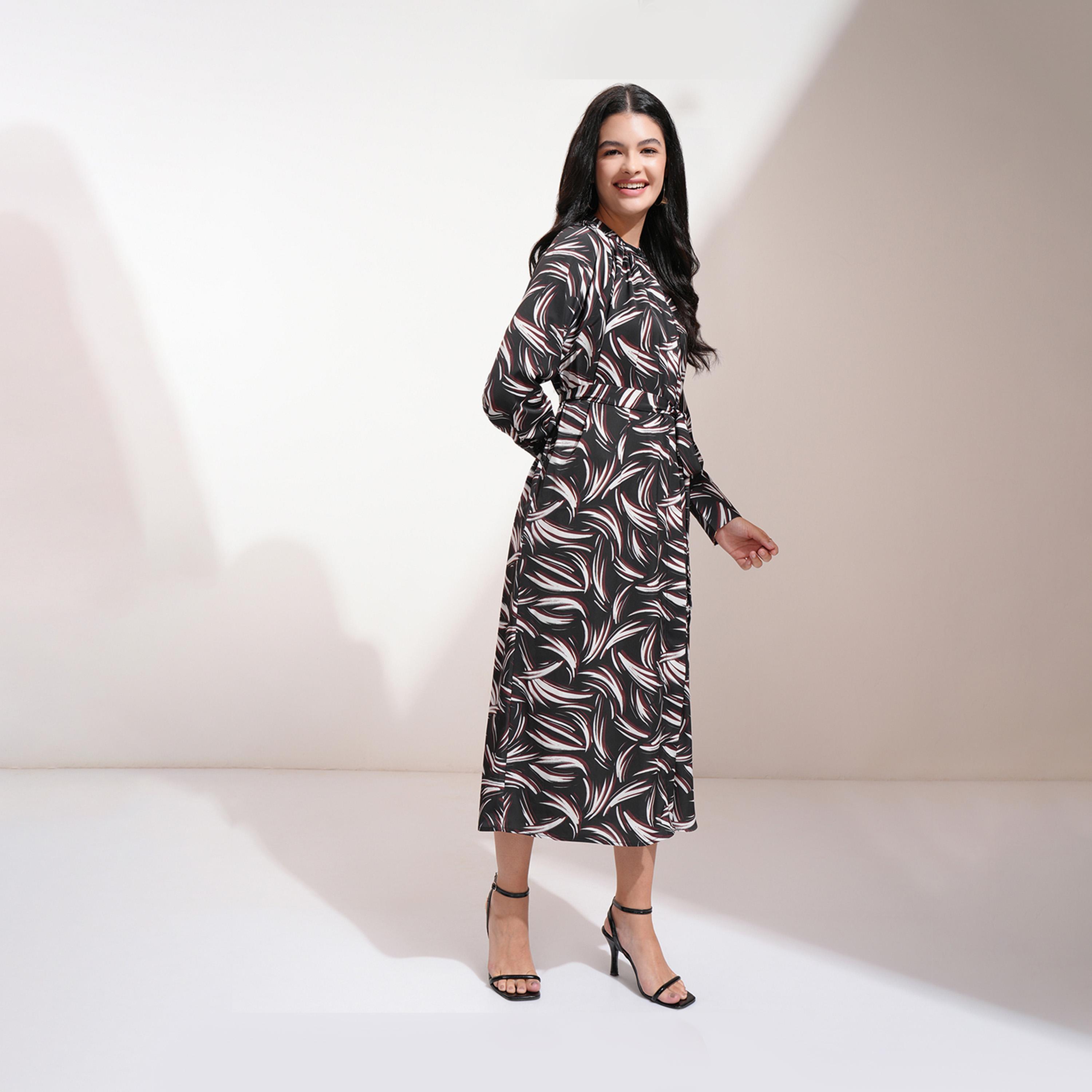 طوكيو توكيز - فستان متوسط الطول برباط على الخصر بطباعة كاملة-women-clothing-dresses-image-3