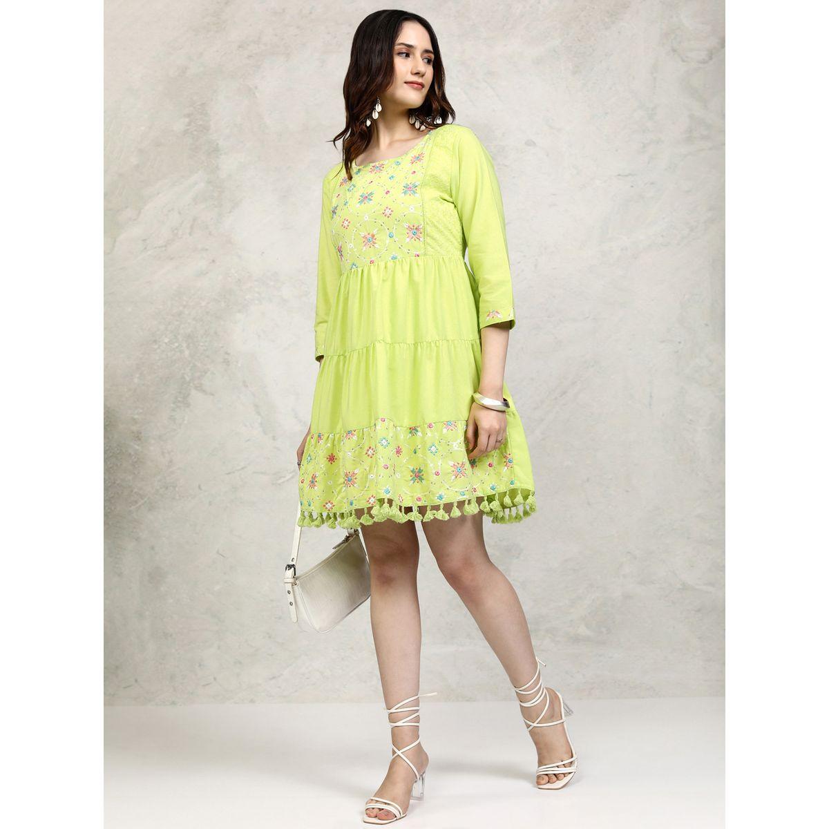 فستان قصير بتفاصيل مُطرّزة وكرات بوم بوم فيشود × ستايلي-women-clothing-dresses-image-2