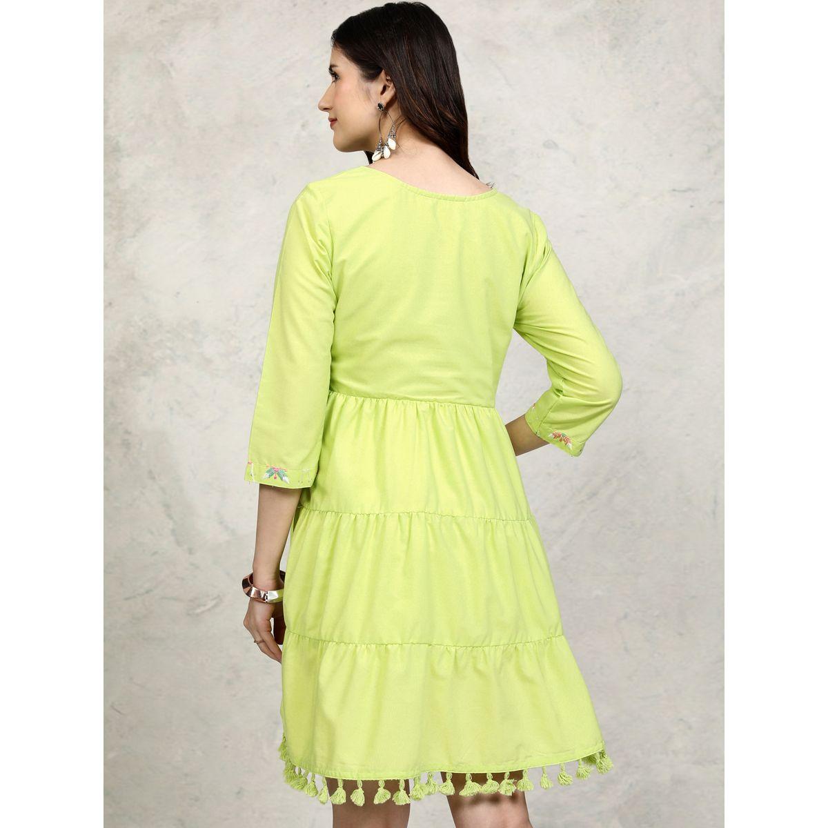 فستان قصير بتفاصيل مُطرّزة وكرات بوم بوم فيشود × ستايلي-women-clothing-dresses-image-3