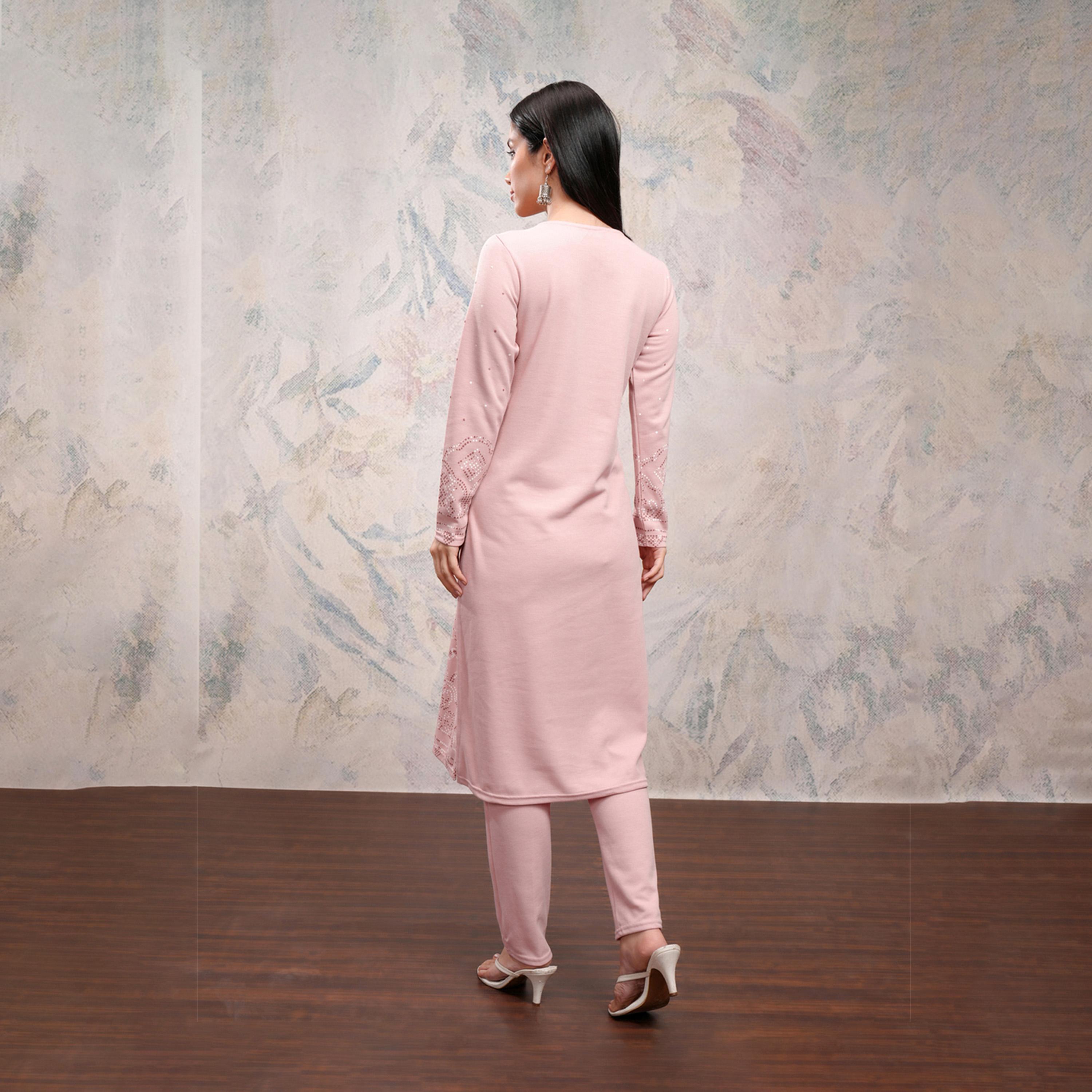 فيشود × ستايلي - طقم كورتا بقصّة عادية وزخارف عرقية مع بنطال-women-clothing-ethnicwear-kurtasets-image-2