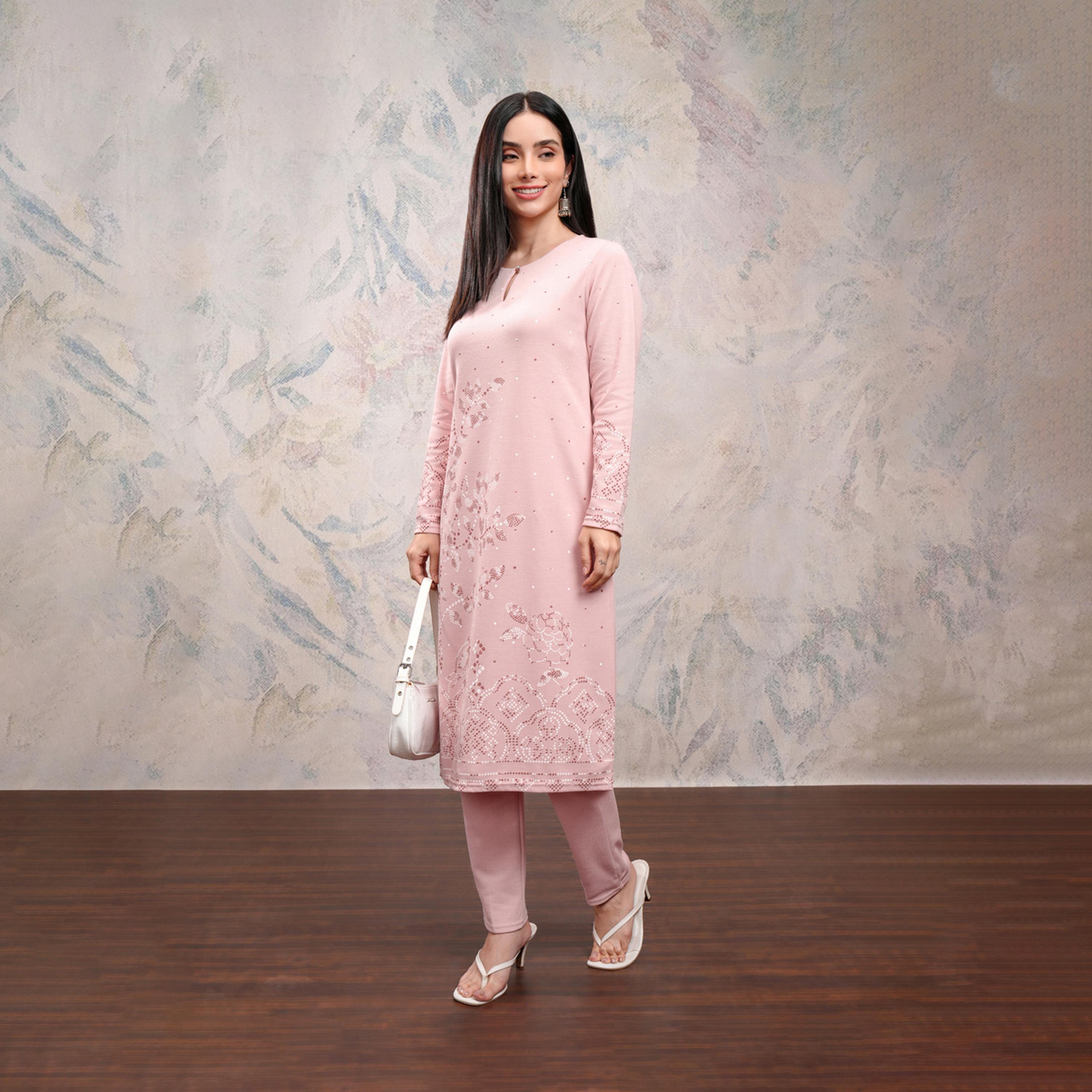فيشود × ستايلي - طقم كورتا بقصّة عادية وزخارف عرقية مع بنطال-women-clothing-ethnicwear-kurtasets-image-3