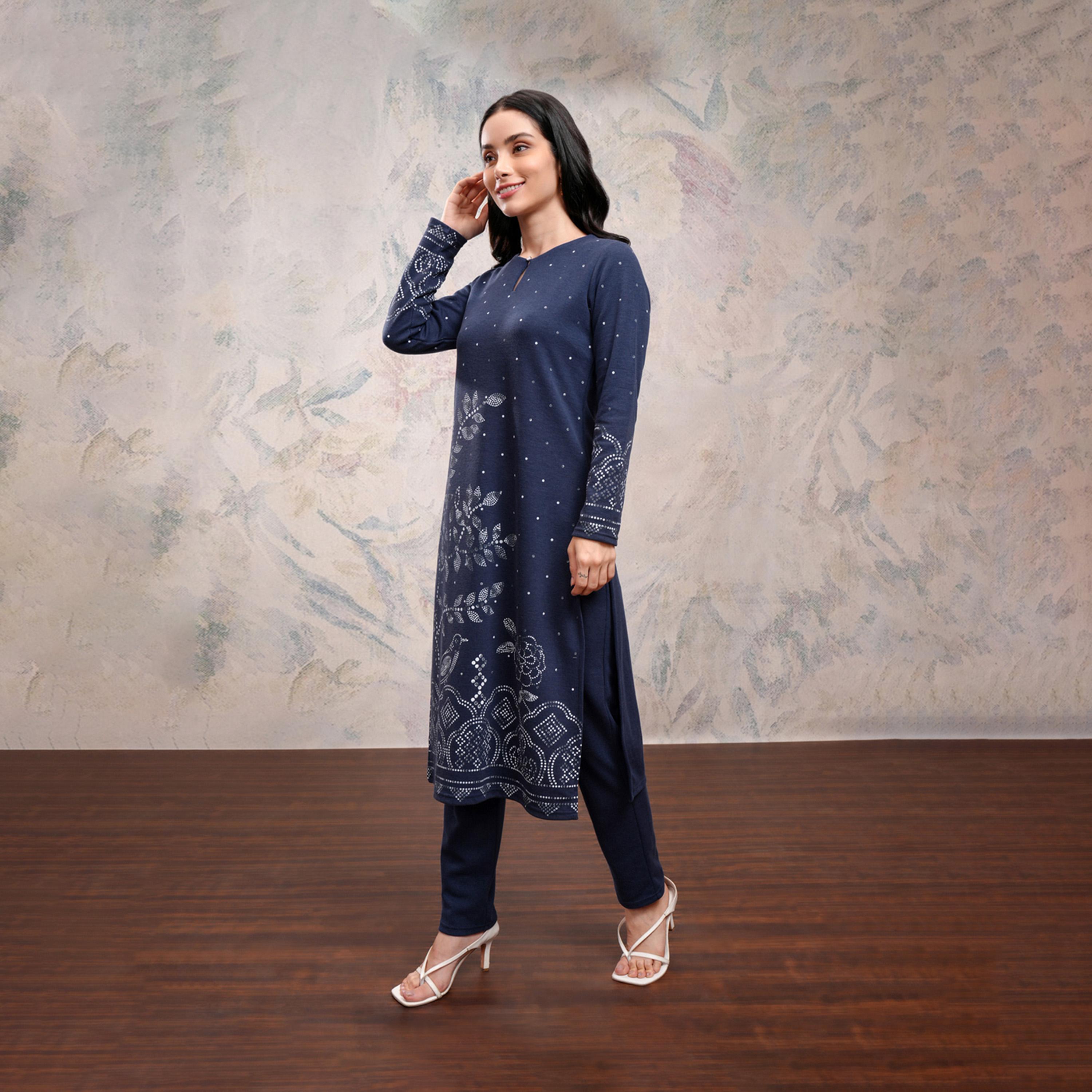 فيشود × ستايلي - طقم كورتا بقصّة عادية وزخارف عرقية مع بنطال-women-clothing-ethnicwear-kurtasets-image-3