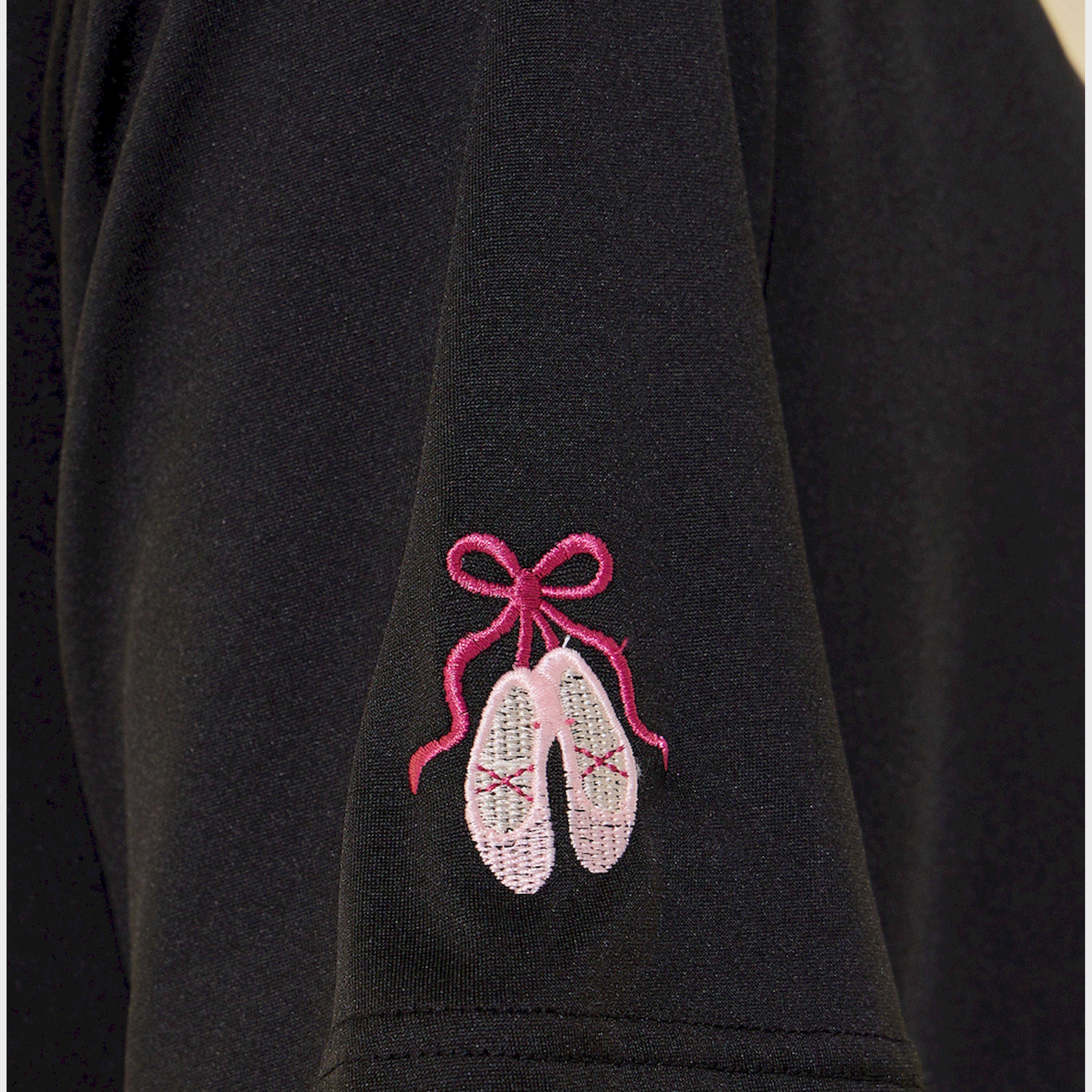 تيشيرت بتفاصيل مُطرزة وياقة دائرية-women-clothing-tshirts-image-3