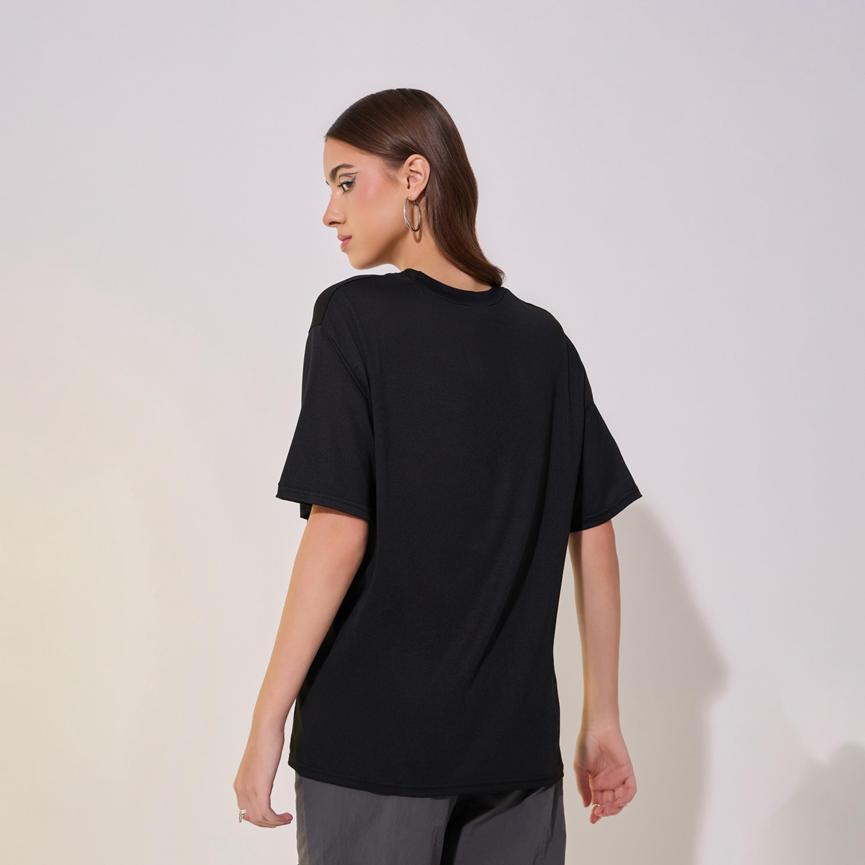 تيشيرت بتفاصيل مُطرزة وياقة دائرية-women-clothing-tshirts-image-4
