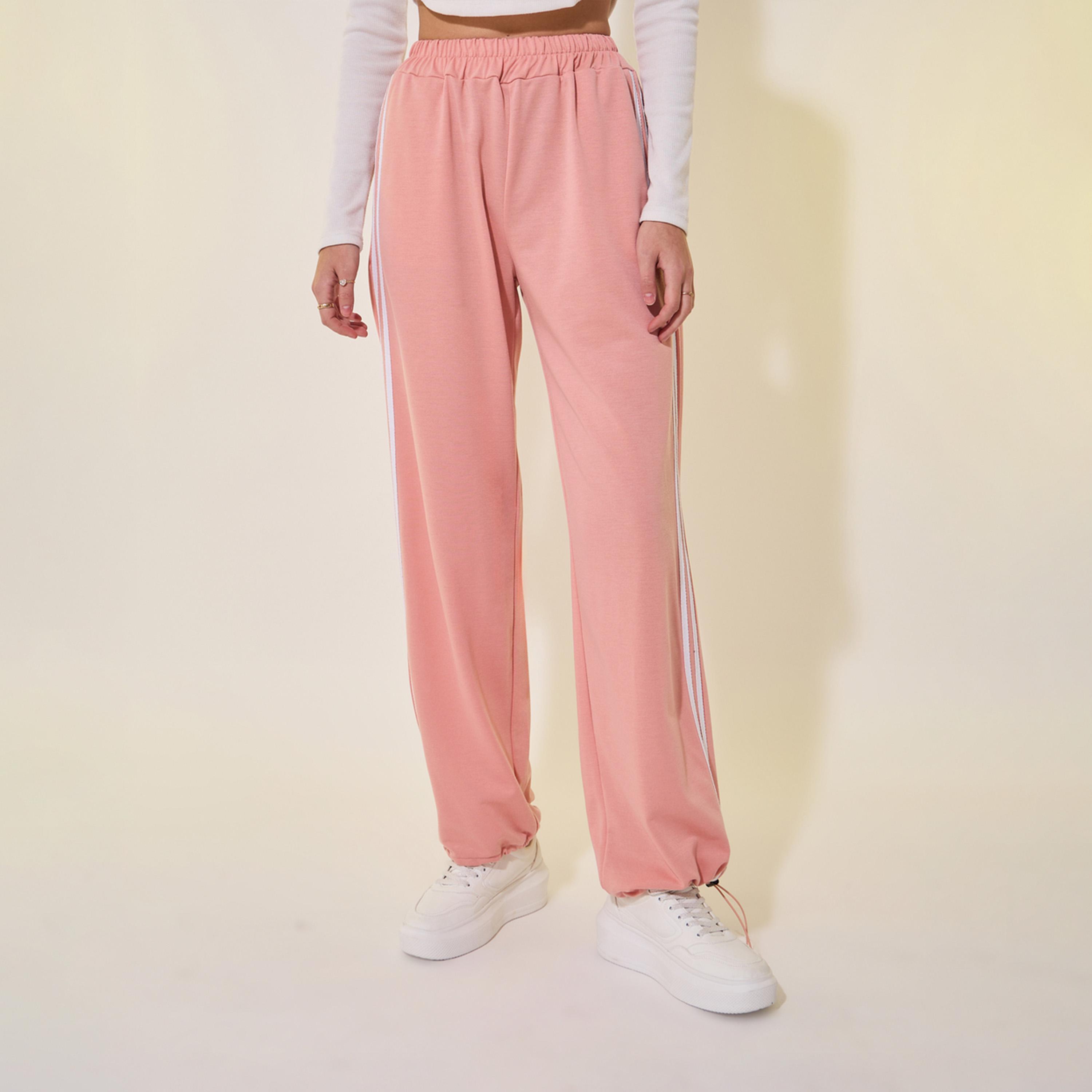 بنطال جوغر مخطط بخصر متوسط وقصة مريحة-women-clothing-bottoms-joggers-image-4