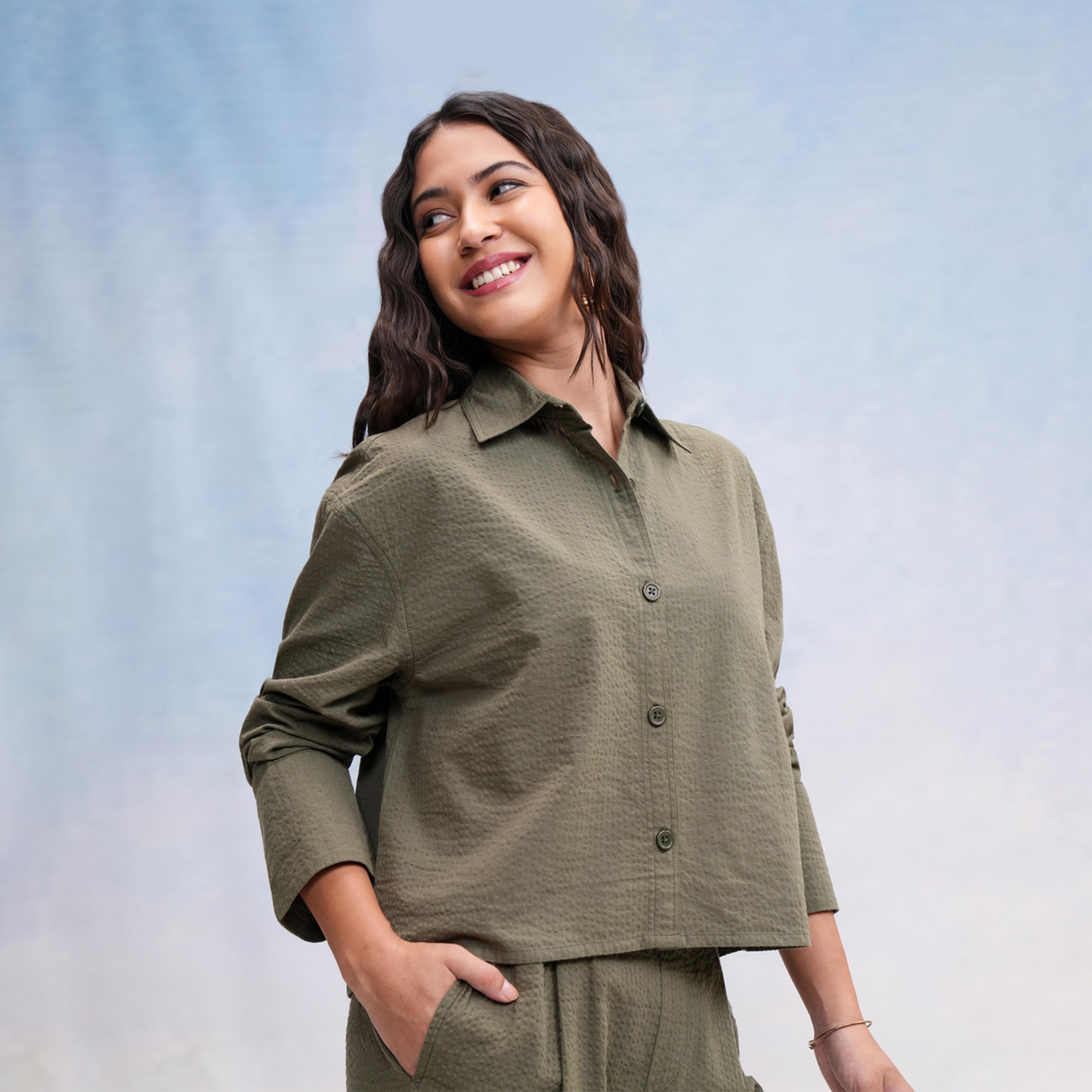 طوكيو توكيز ستايلي - قميص قطن بقصّة عادية وياقة واسعة-women-clothing-shirtsandblouses-shirts-image-1