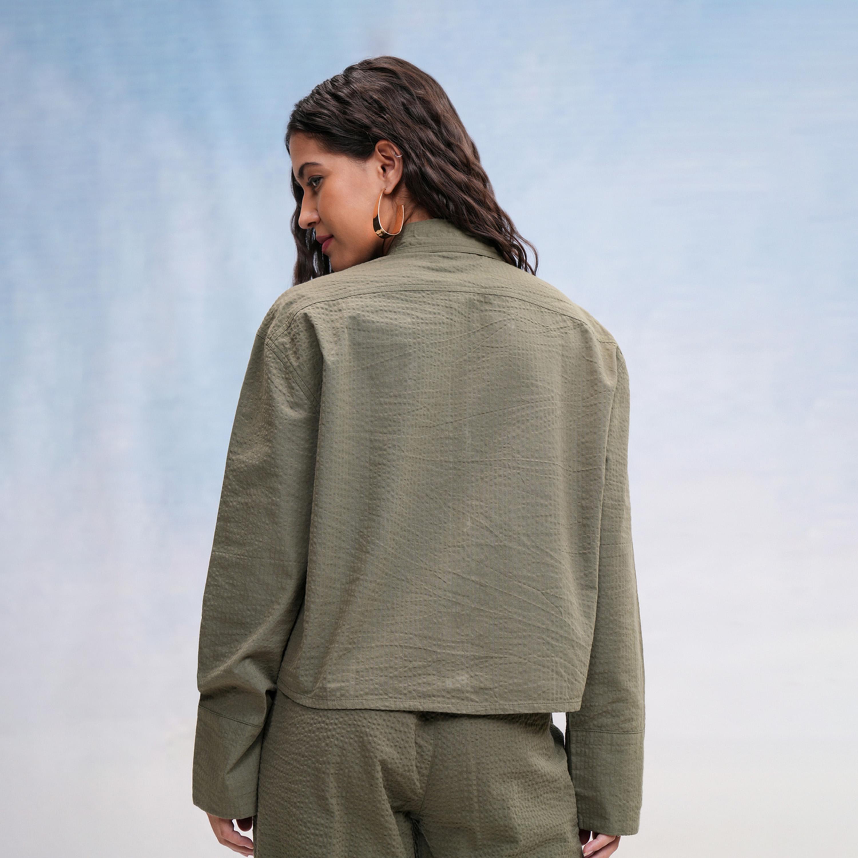 طوكيو توكيز ستايلي - قميص قطن بقصّة عادية وياقة واسعة-women-clothing-shirtsandblouses-shirts-image-4
