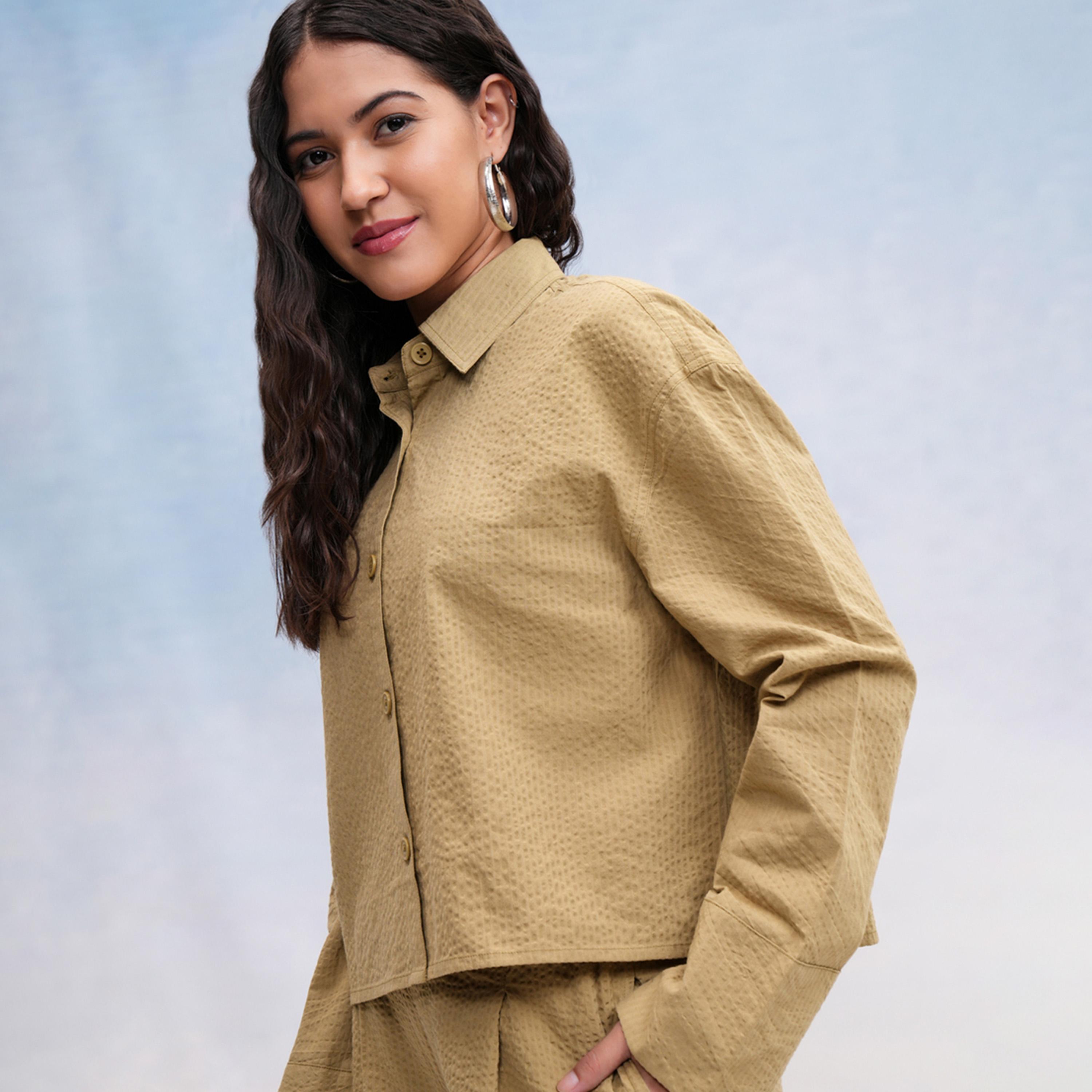 طوكيو توكيز ستايلي - قميص قطن بقصّة عادية وياقة واسعة-women-clothing-shirtsandblouses-shirts-image-3