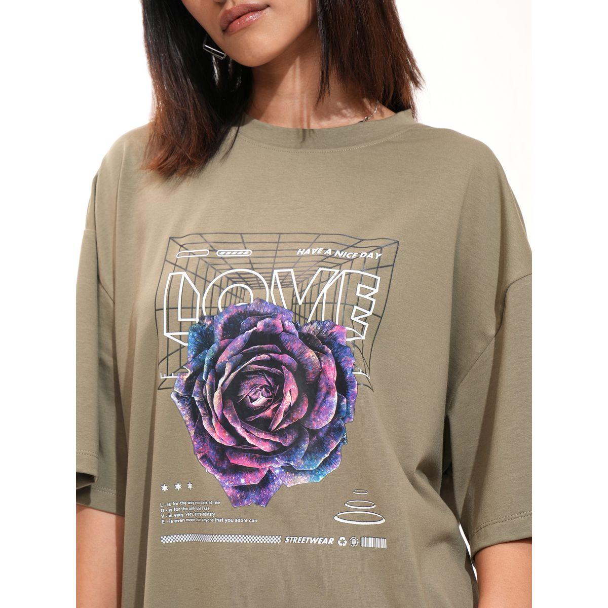 تيشيرت فضفاض بطبعة جرافيك وأكتاف منخفضة طوكيو توكيز × ستايلي-women-clothing-tshirts-image-5