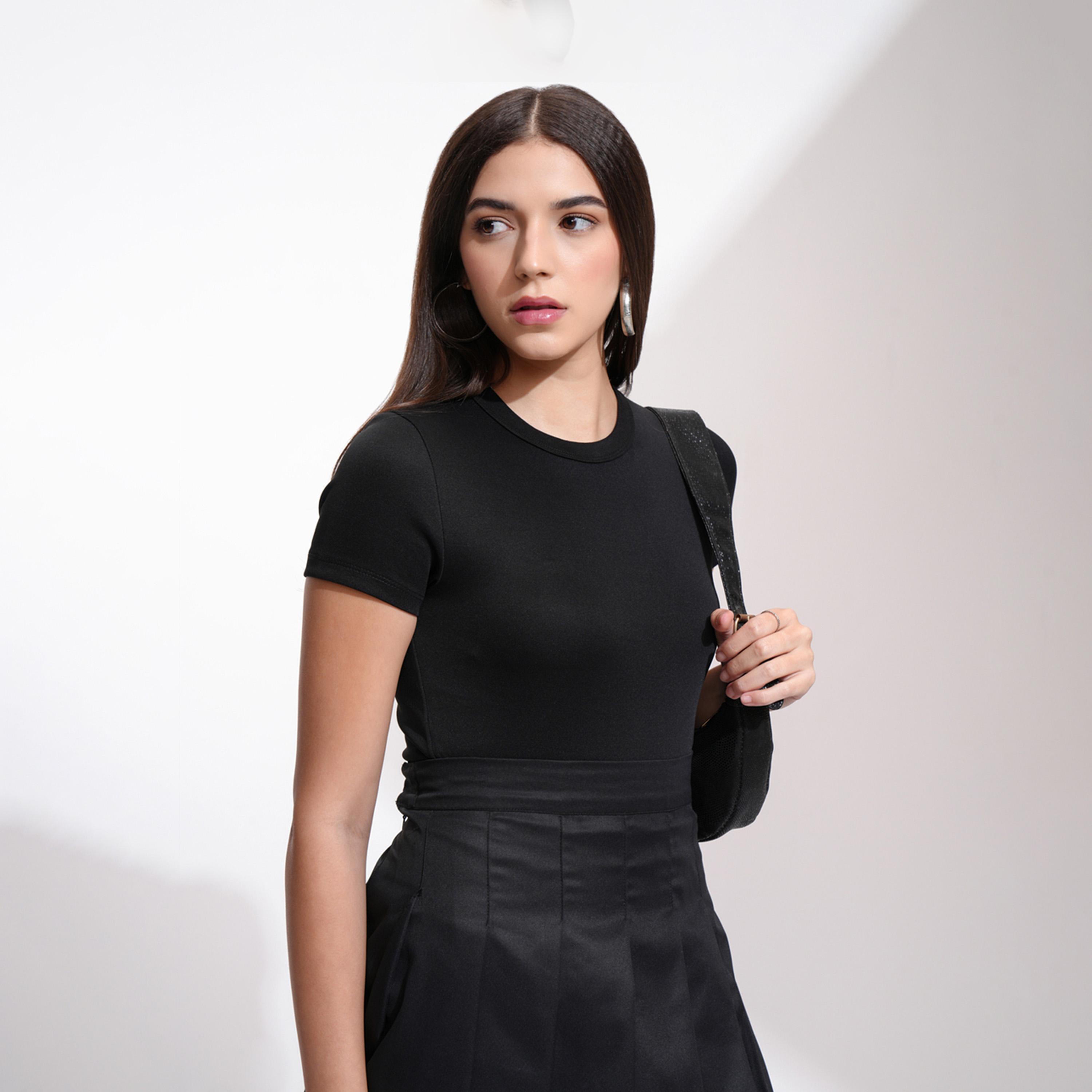 طوكيو توكيز × ستايلي - تي شيرت بقصّة نحيفة وياقة مستديرة-women-clothing-tshirts-image-3