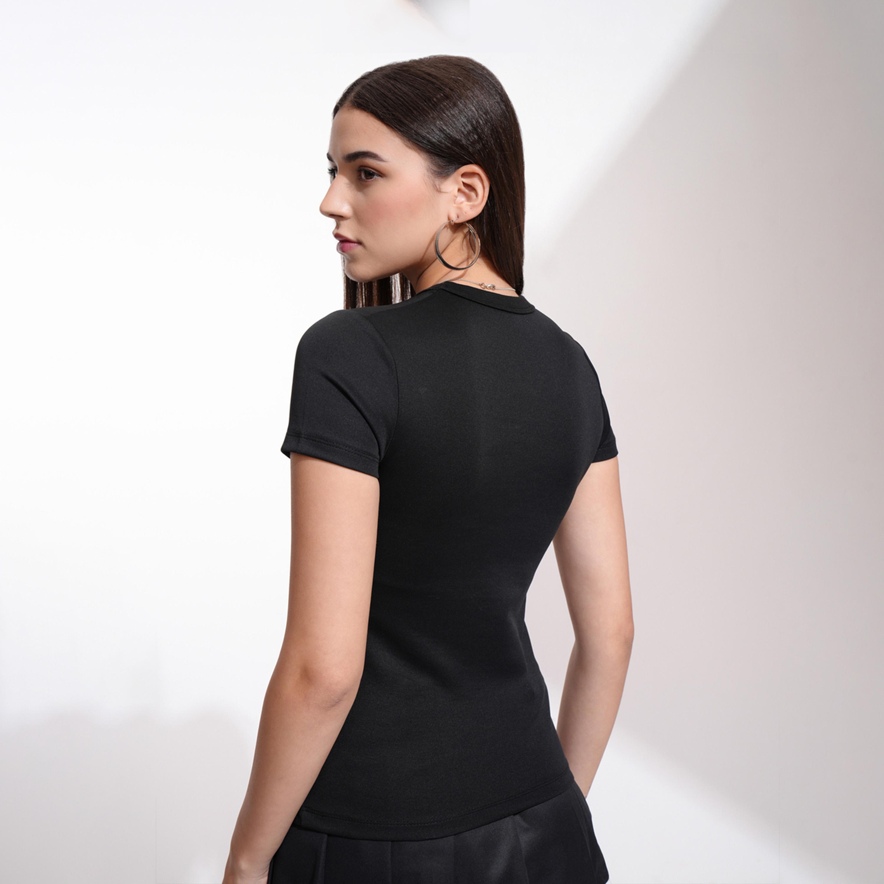 طوكيو توكيز × ستايلي - تي شيرت بقصّة نحيفة وياقة مستديرة-women-clothing-tshirts-image-4