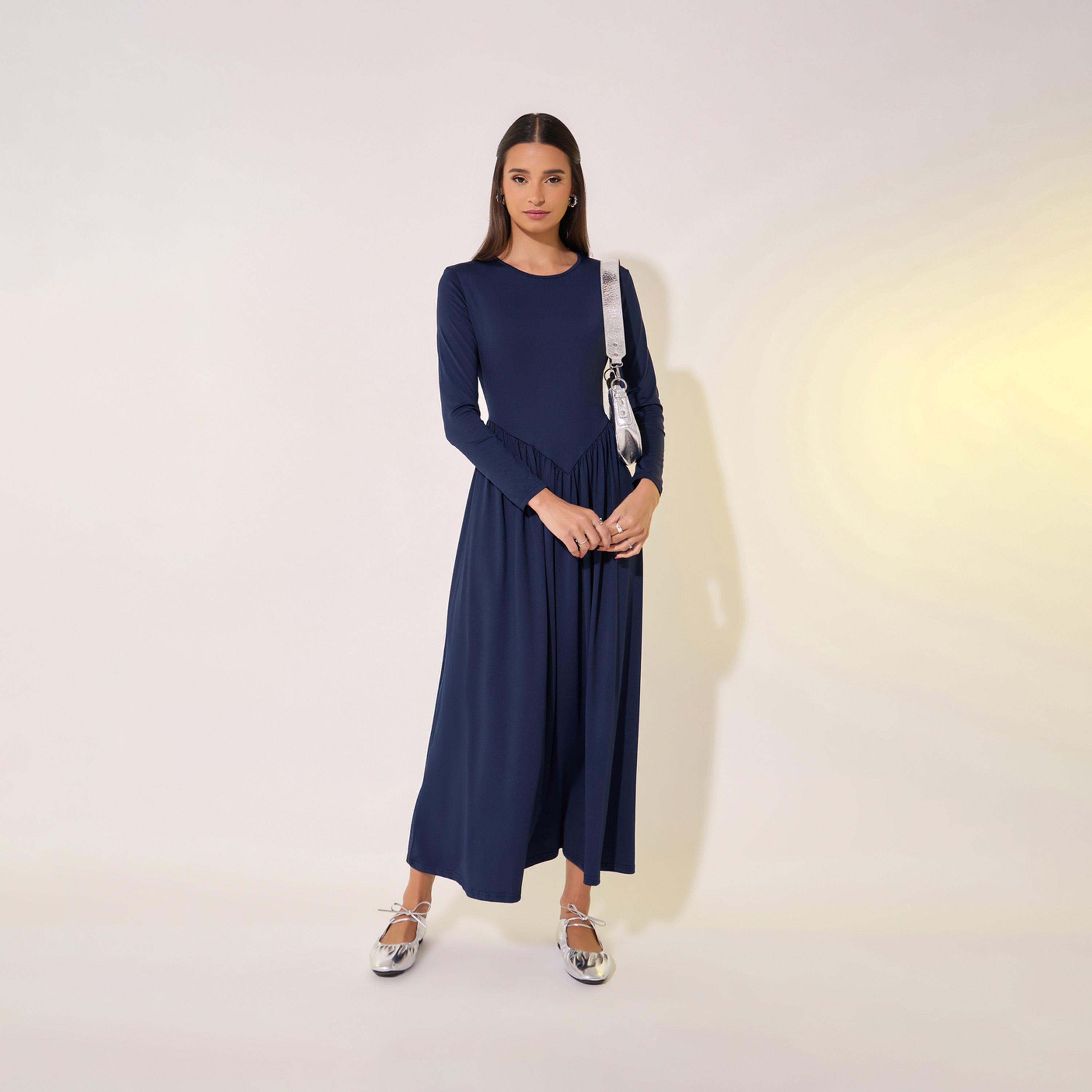 فستان طويل سادة بتفاصيل كسرات وياقة دائرية-women-clothing-dresses-image-5