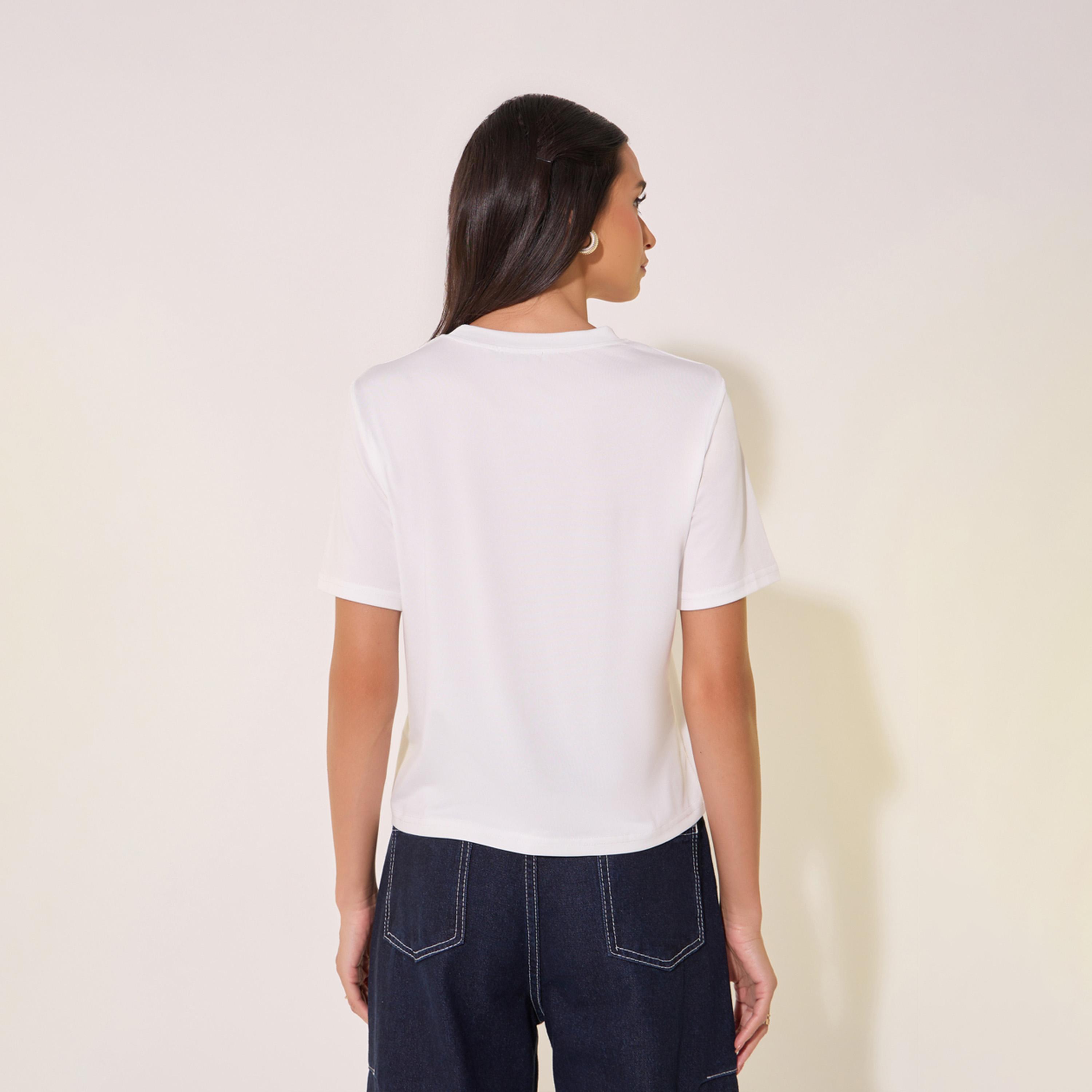تيشيرت بتفاصيل مُطرزة وياقة دائرية-women-clothing-tshirts-image-6