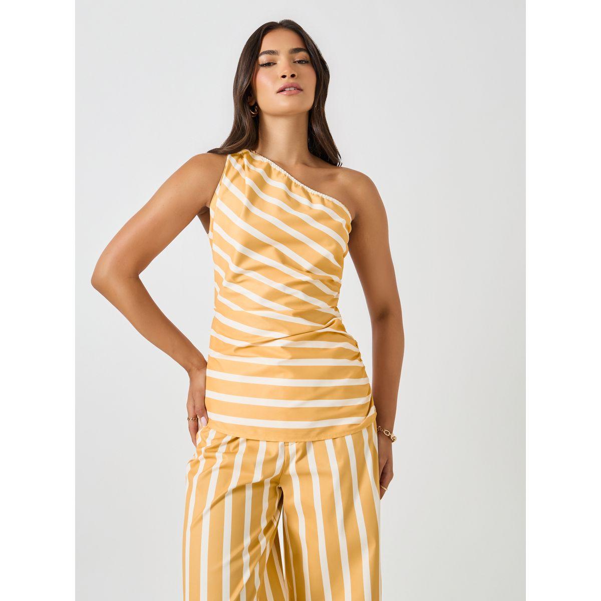 طقم منسق من بنطال بأرجل واسعة وبلوزة بكتف واحد-women-clothing-coordsets-image-2