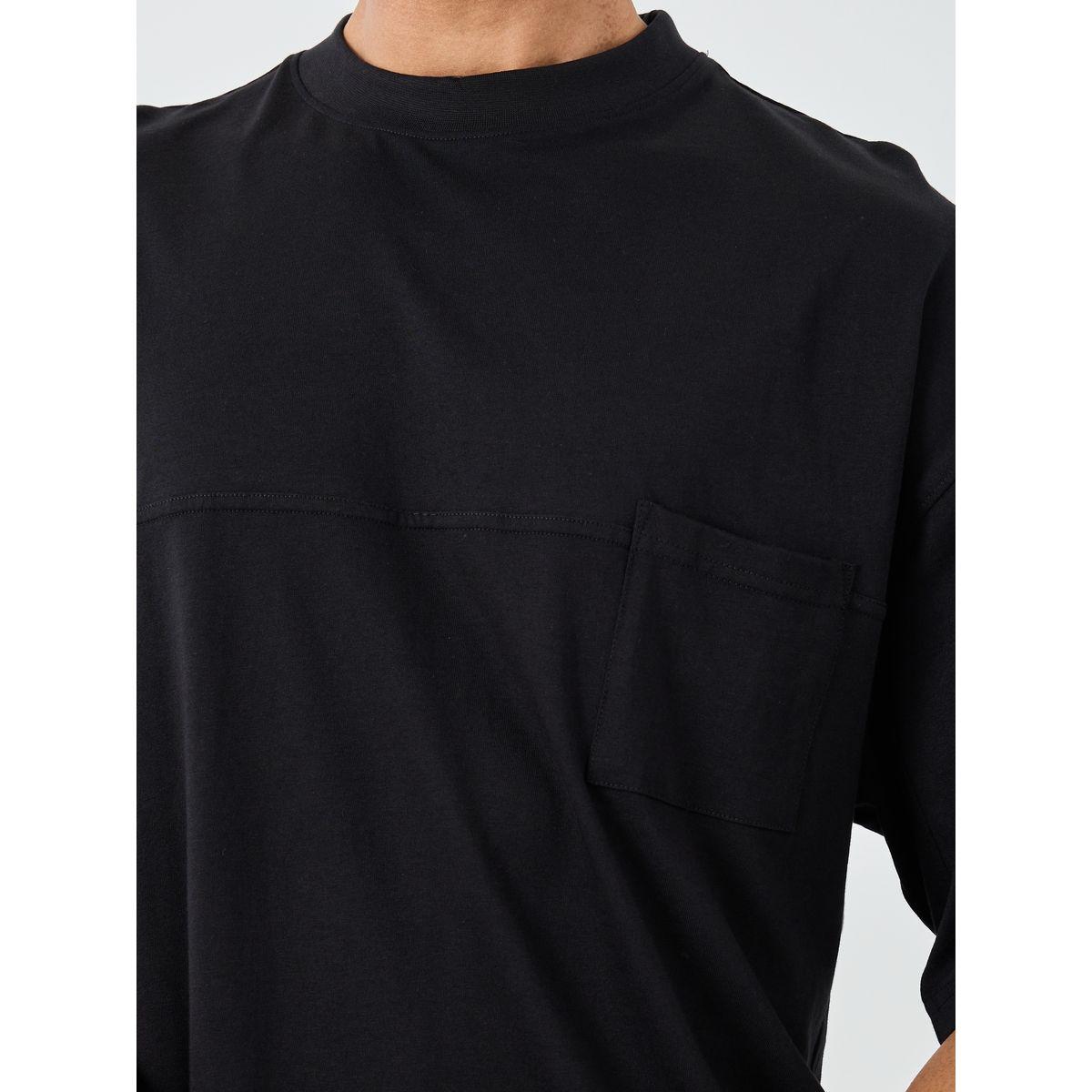 تيشيرت بقصة بوكسي وتفاصيل جيوب-men-clothing-tshirtsandpolos-tshirts-image-3