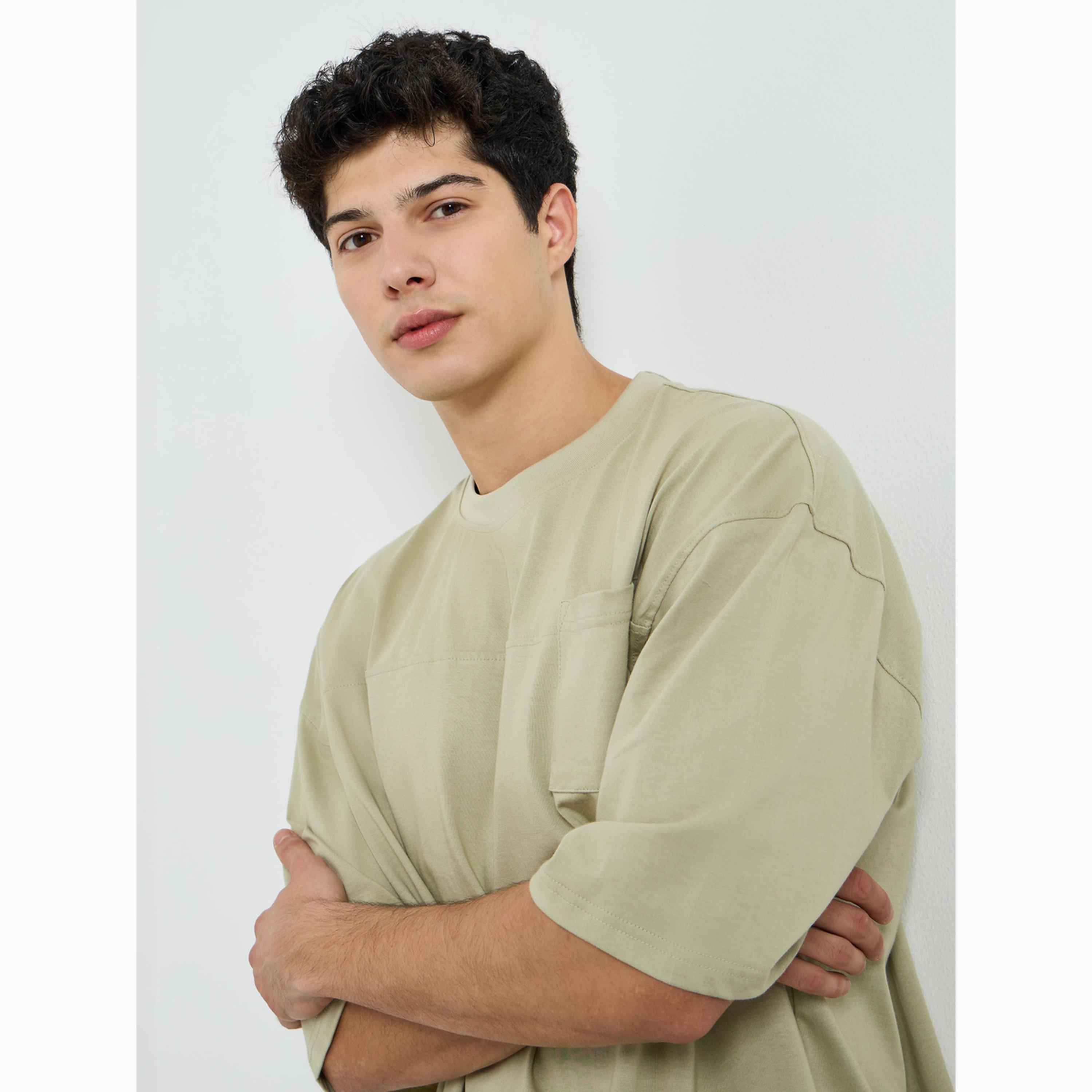 Styli Men Green Crew Neck Boxy Fit T-Shirt with Pocket-men-clothing-tshirtsandpolos-tshirts-image-3