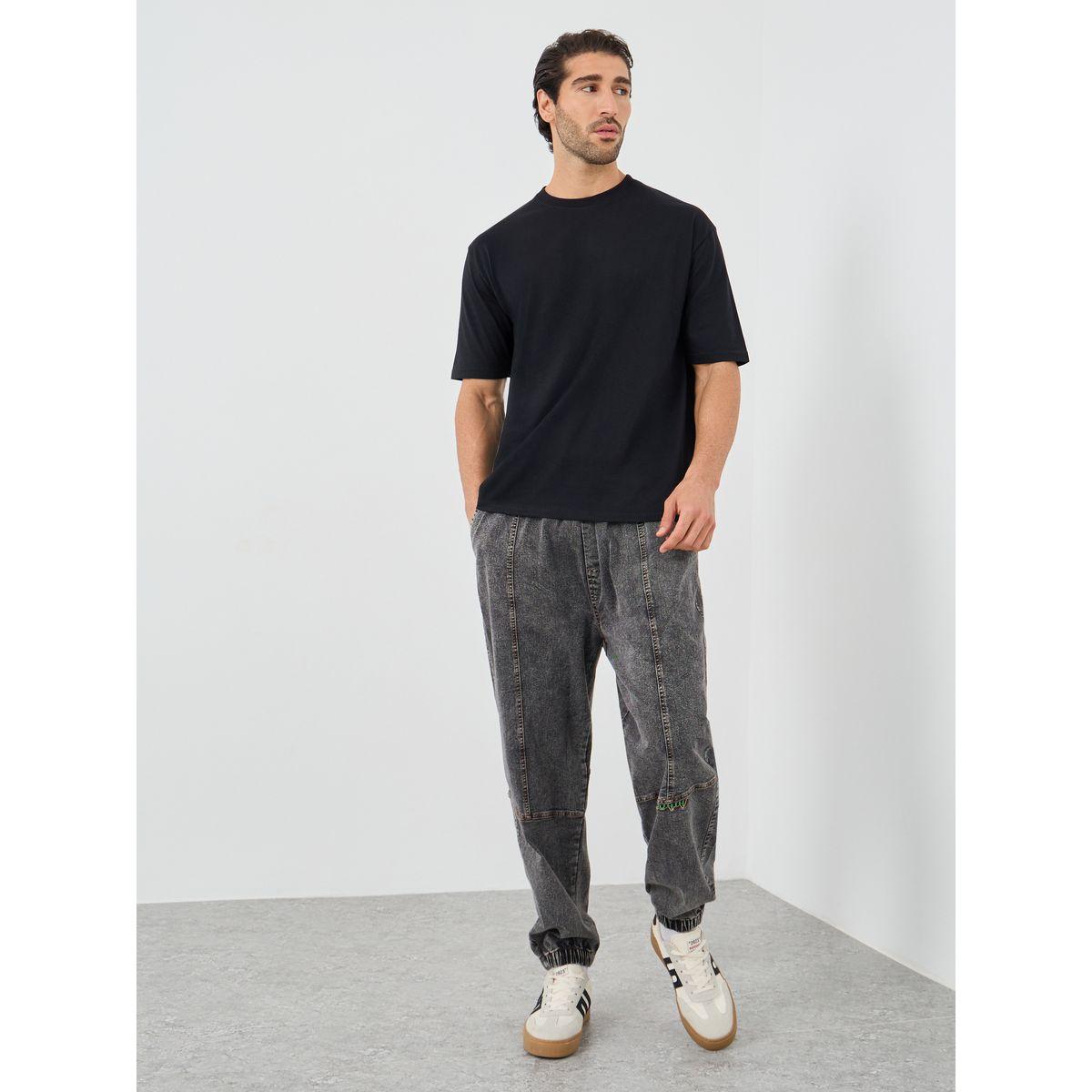 تيشيرت فضفاض بياقة ضيقة وطبعة كتابة-men-clothing-tshirtsandpolos-tshirts-image-3