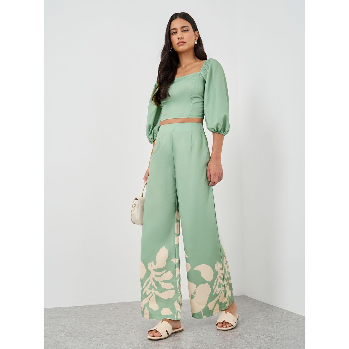 طقم منسق من بنطال وبلوزة كروب بأكمام بالون-women-clothing-coordsets-image-1