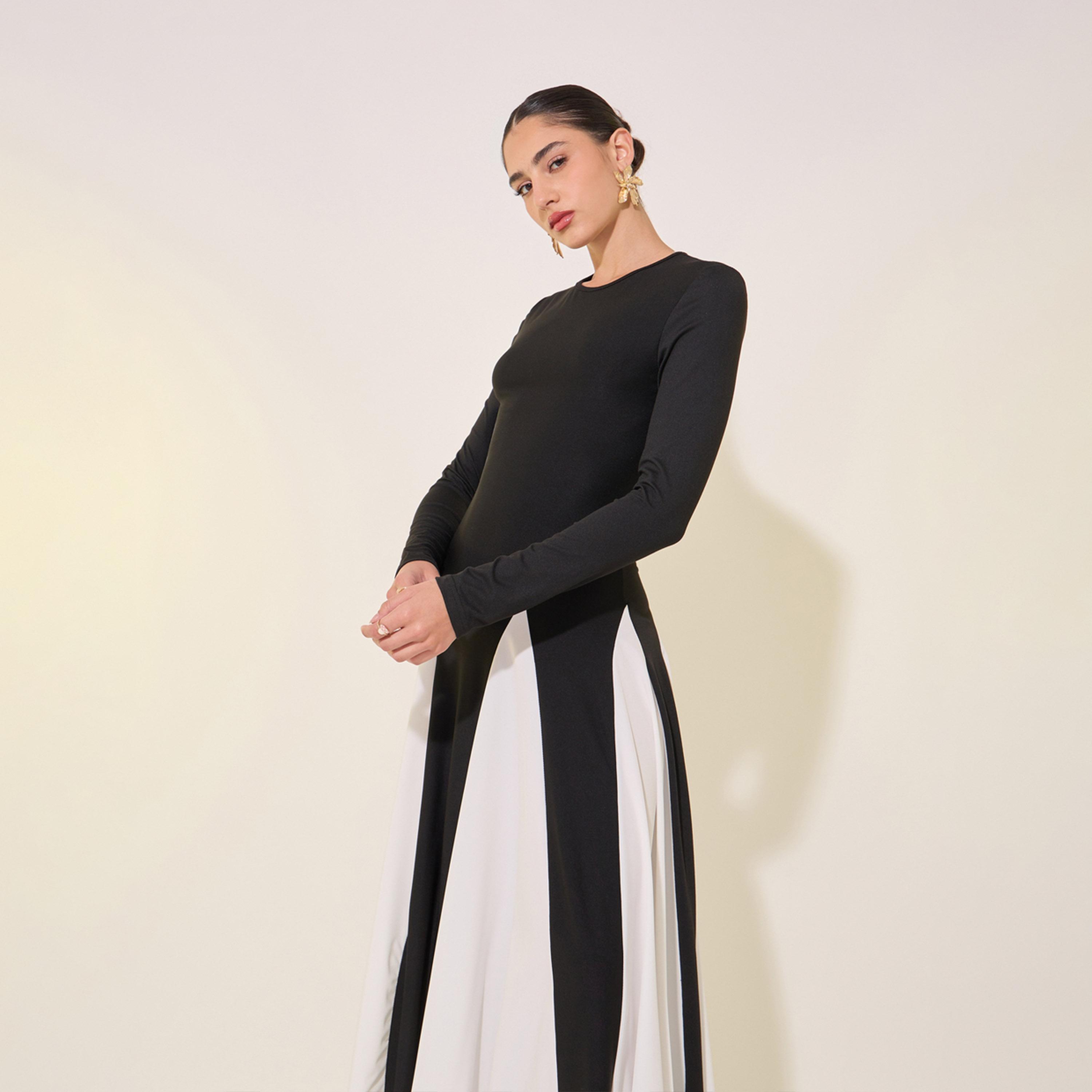 فستان طويل بياقة دائرية وتفاصيل كسرات-women-clothing-dresses-image-3