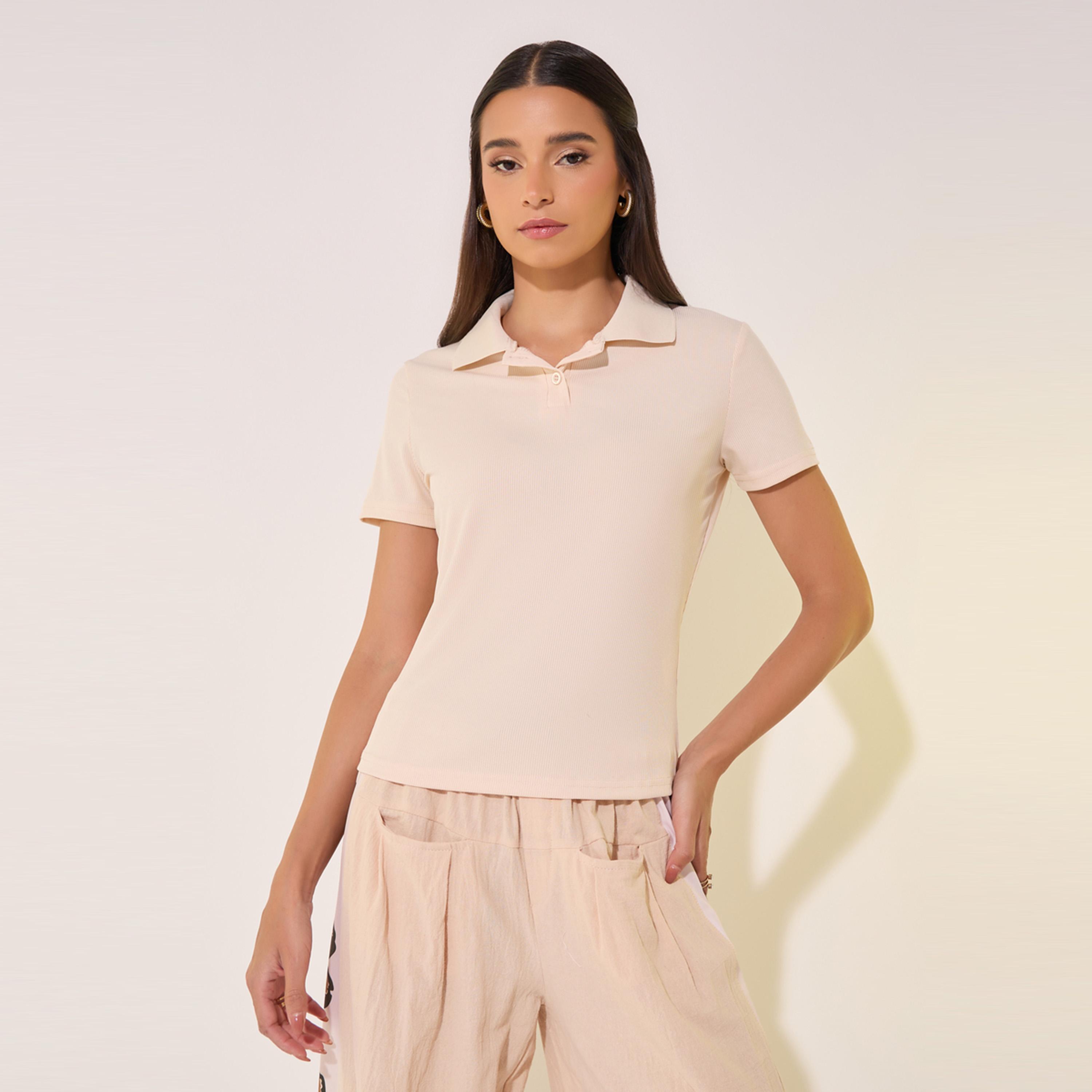 تيشيرت بياقة بولو وتفاصيل بارزة الملمس-women-clothing-tshirts-image-2