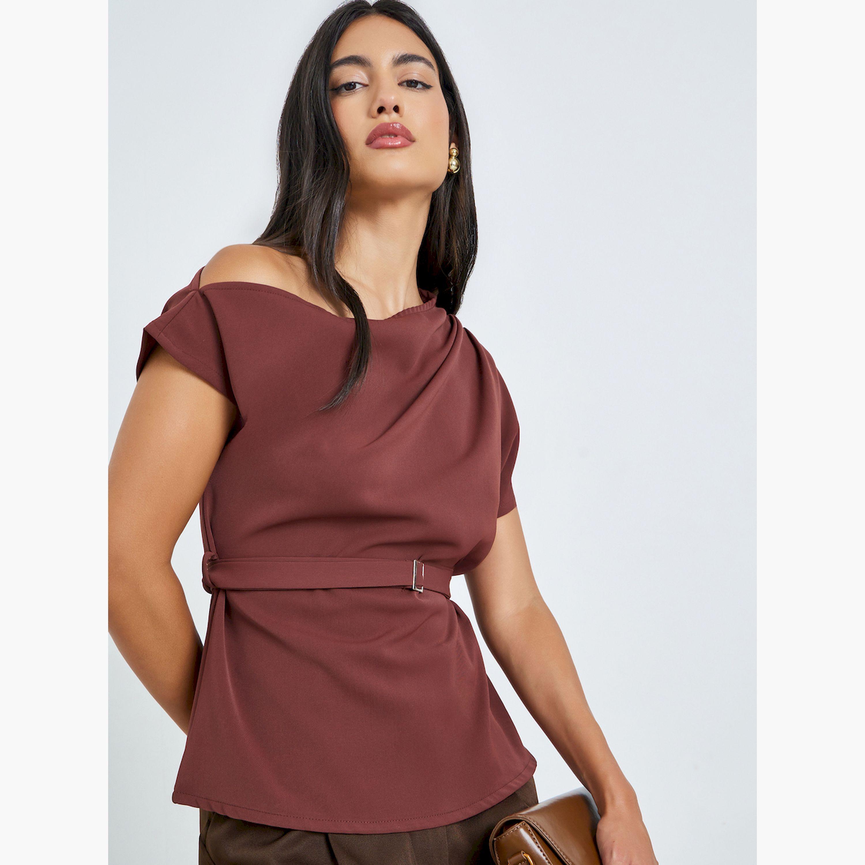 بلوزة بكتف واحد ومزينة بحزام خصر-women-clothing-shirtsandblouses-blouses-image-3