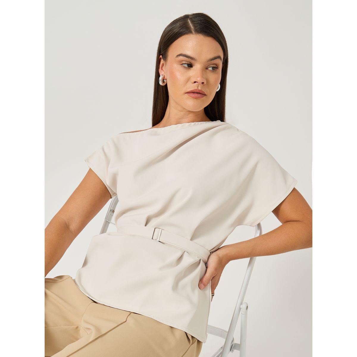 بلوزة بياقة غير متماثلة الطول مع أكمام قصيرة-women-clothing-shirtsandblouses-blouses-image-1